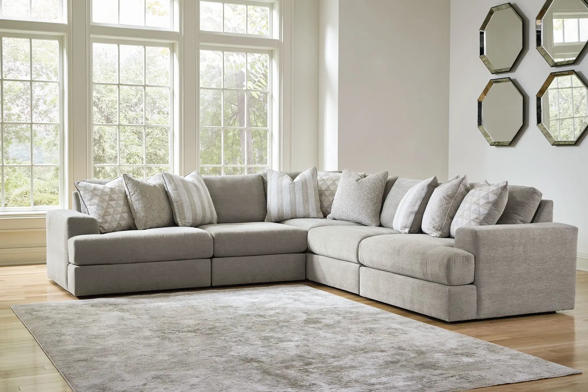 Avaliyah - Sectional by Unique Piece Furniture