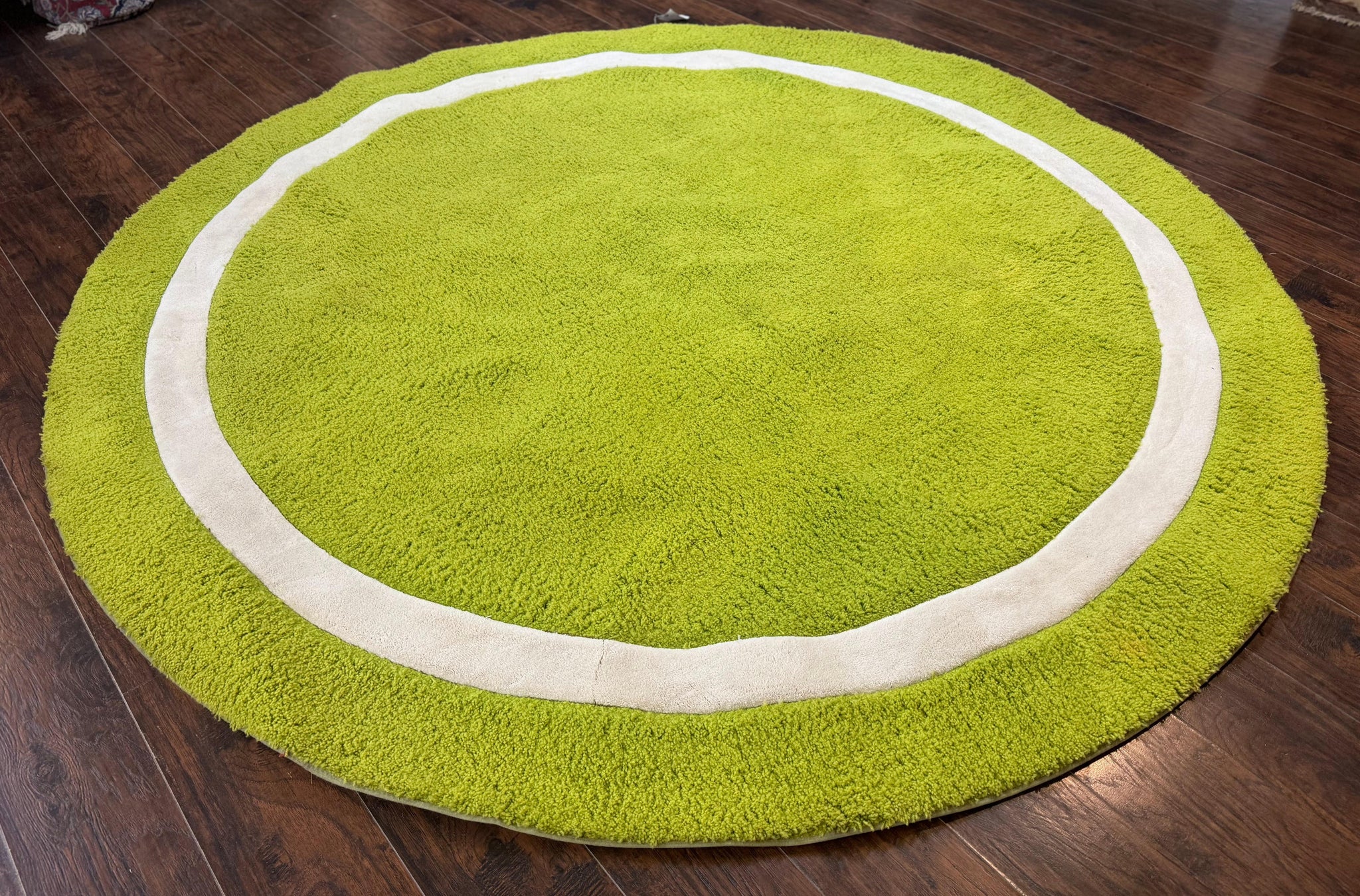 Large Round Rug 9x9, Vintage Retro Design, Lime Green by Jewel Rugs
