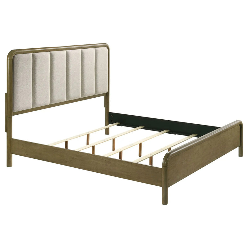 Amsbury 4-piece Queen Bedroom Set Nutmeg by Unique Piece Furniture