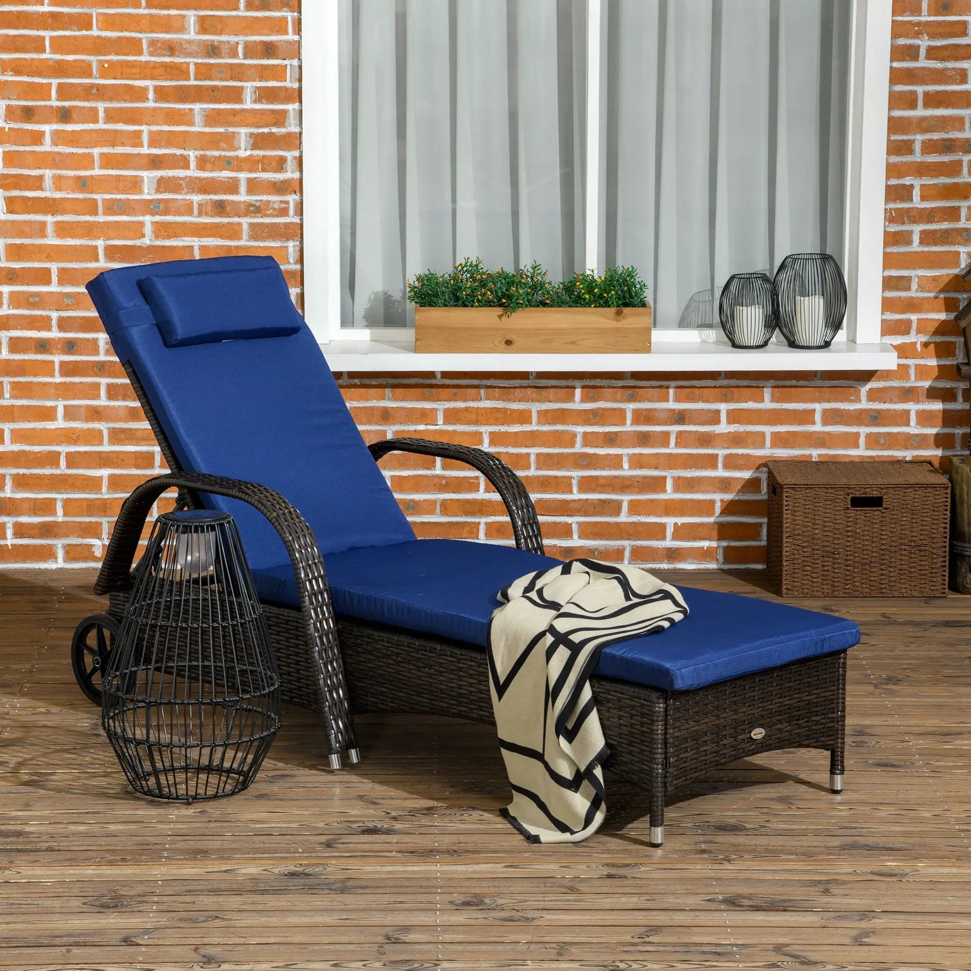 Outsunny Wicker Outdoor Chaise Lounge by HouseOfZazla