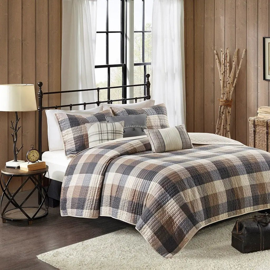 6 Piece Printed Herringbone Quilt Set with Throw Pillows by HouseOfZazla