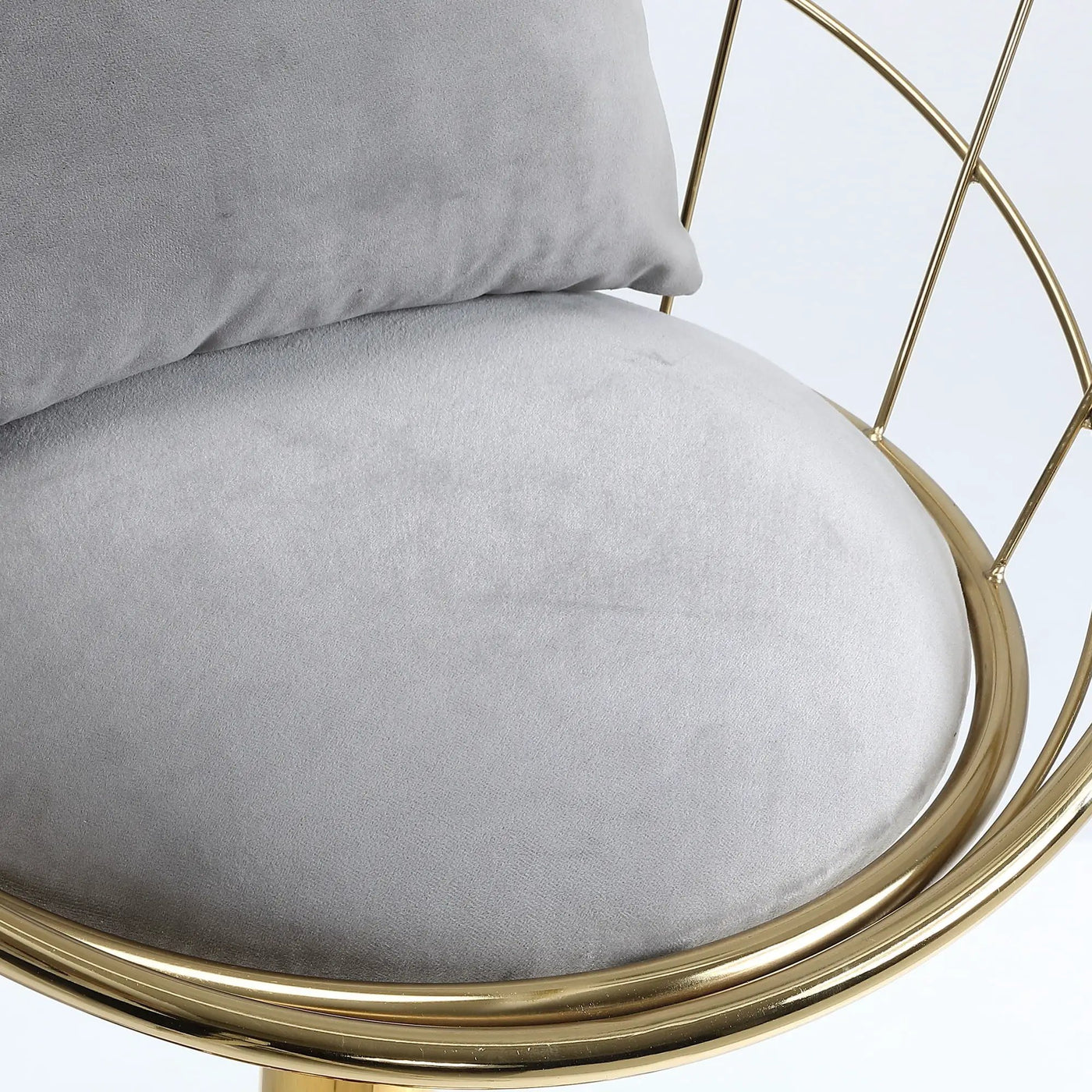 Unique Design Bar Chair, 360 Degree Rotation, Adjustable Height, Suitable For Dining Room And Bar by HouseOfZazla