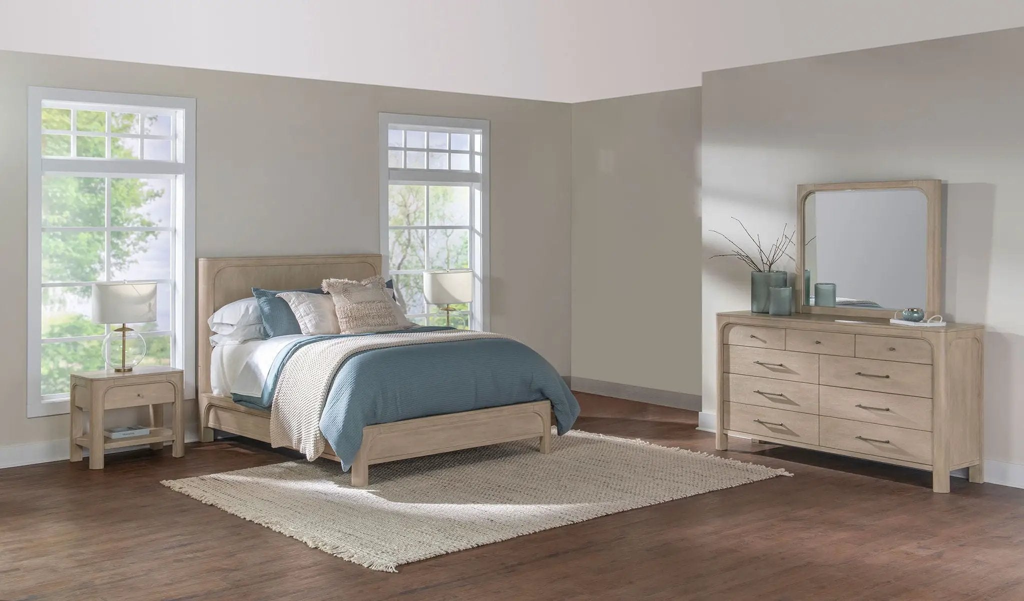Solano 4-piece Queen Bedroom Set Weathered Mango by Unique Piece Furniture