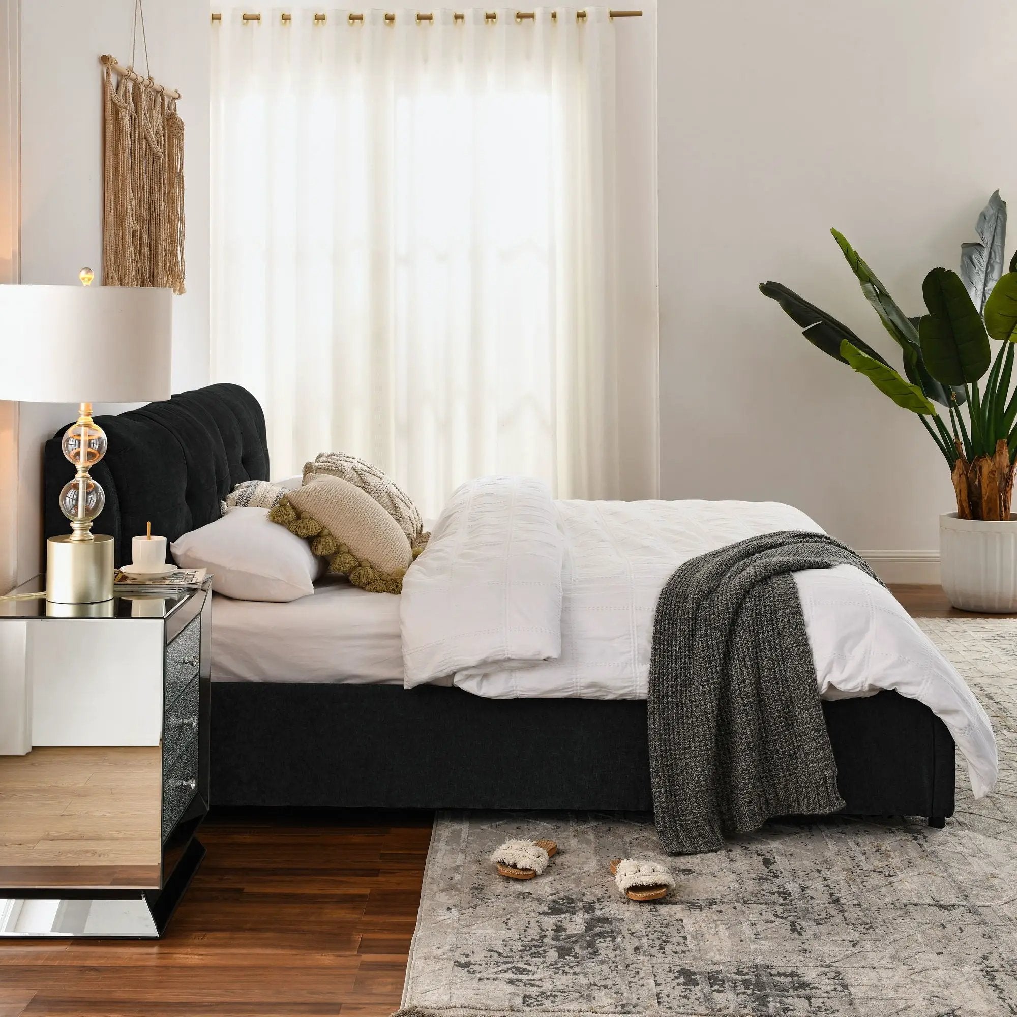 Storage Upholstered Hydraulic Platform Bed With Integrated Headboard