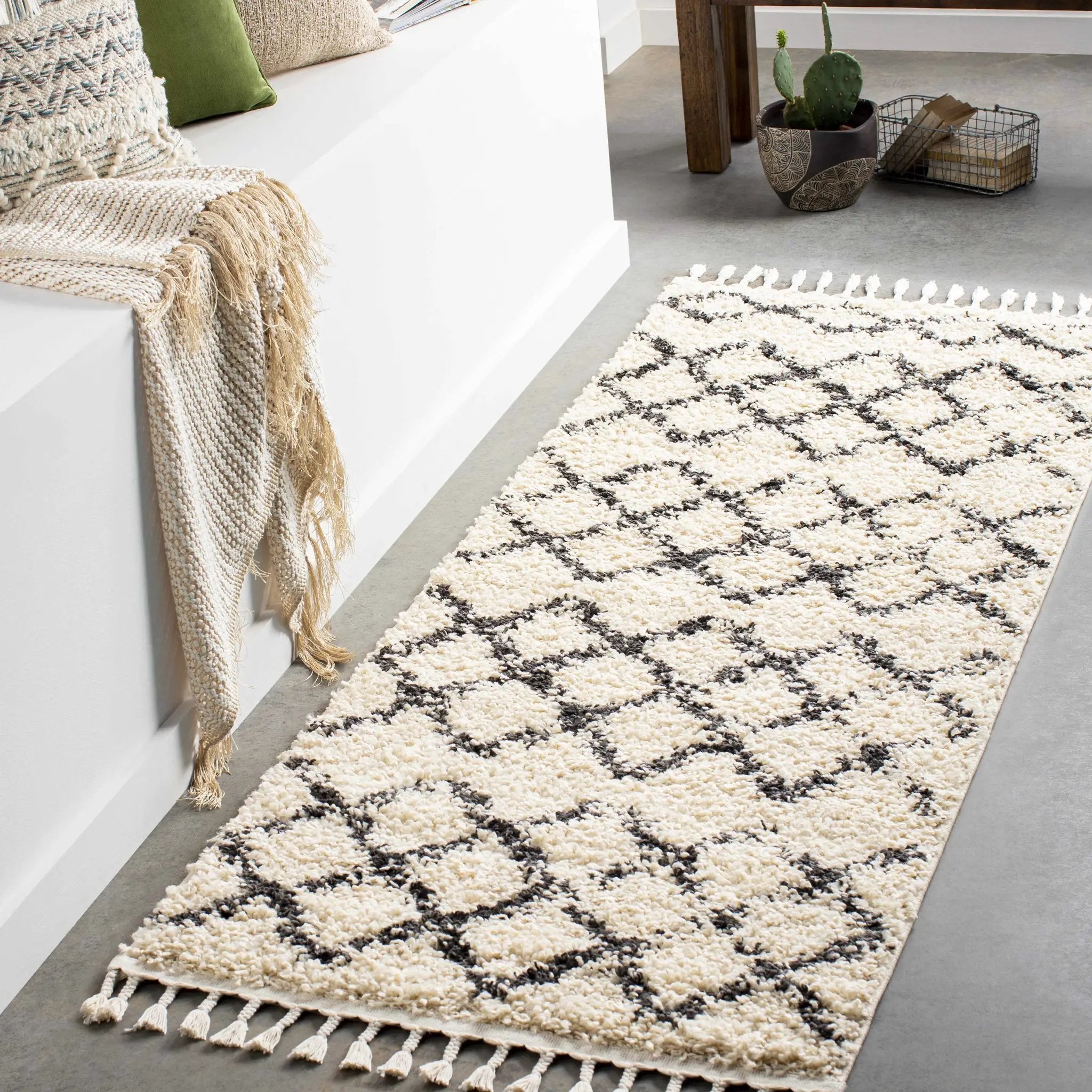 Wallagrass Beige/Black Trellis Tassel Shag by Hauteloom