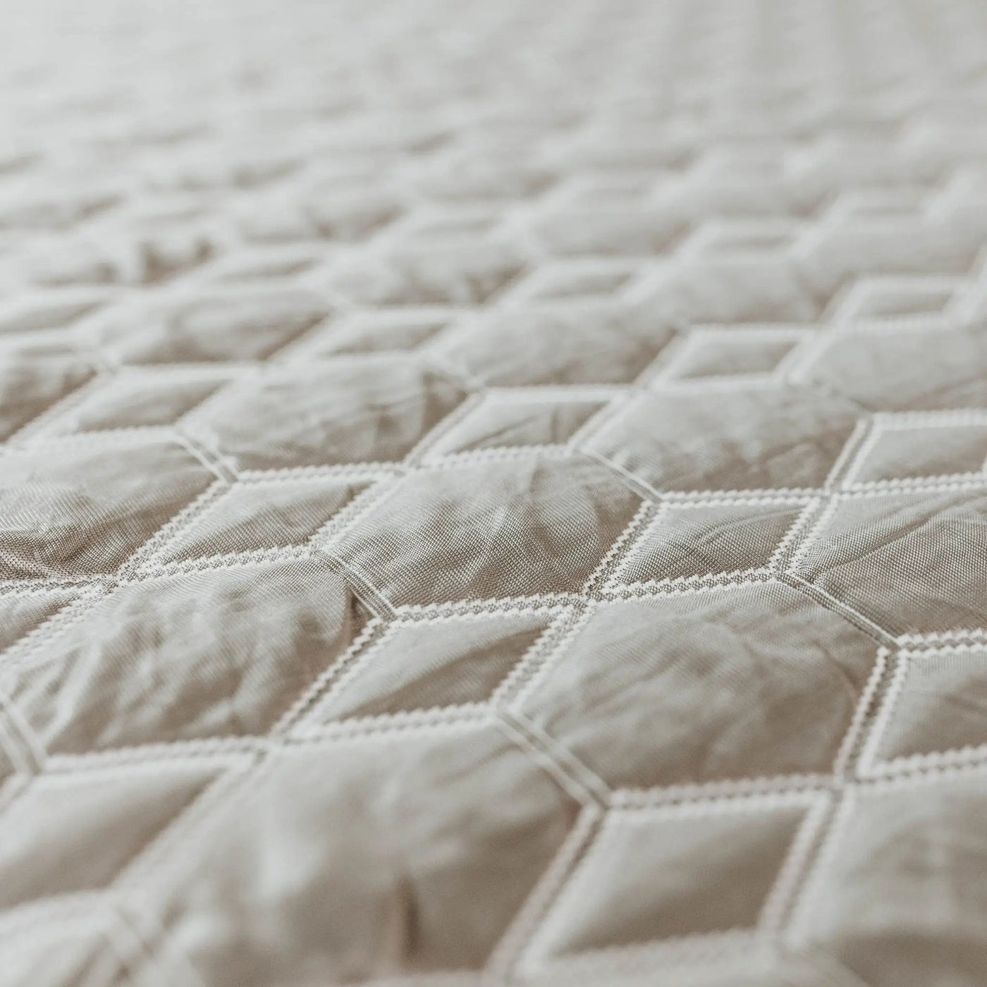 Copper Lux Hybrid - 14" Mattress With Copper Infused Contouring Memory Comfort Layer And Supportive Coil System by HouseOfZazla