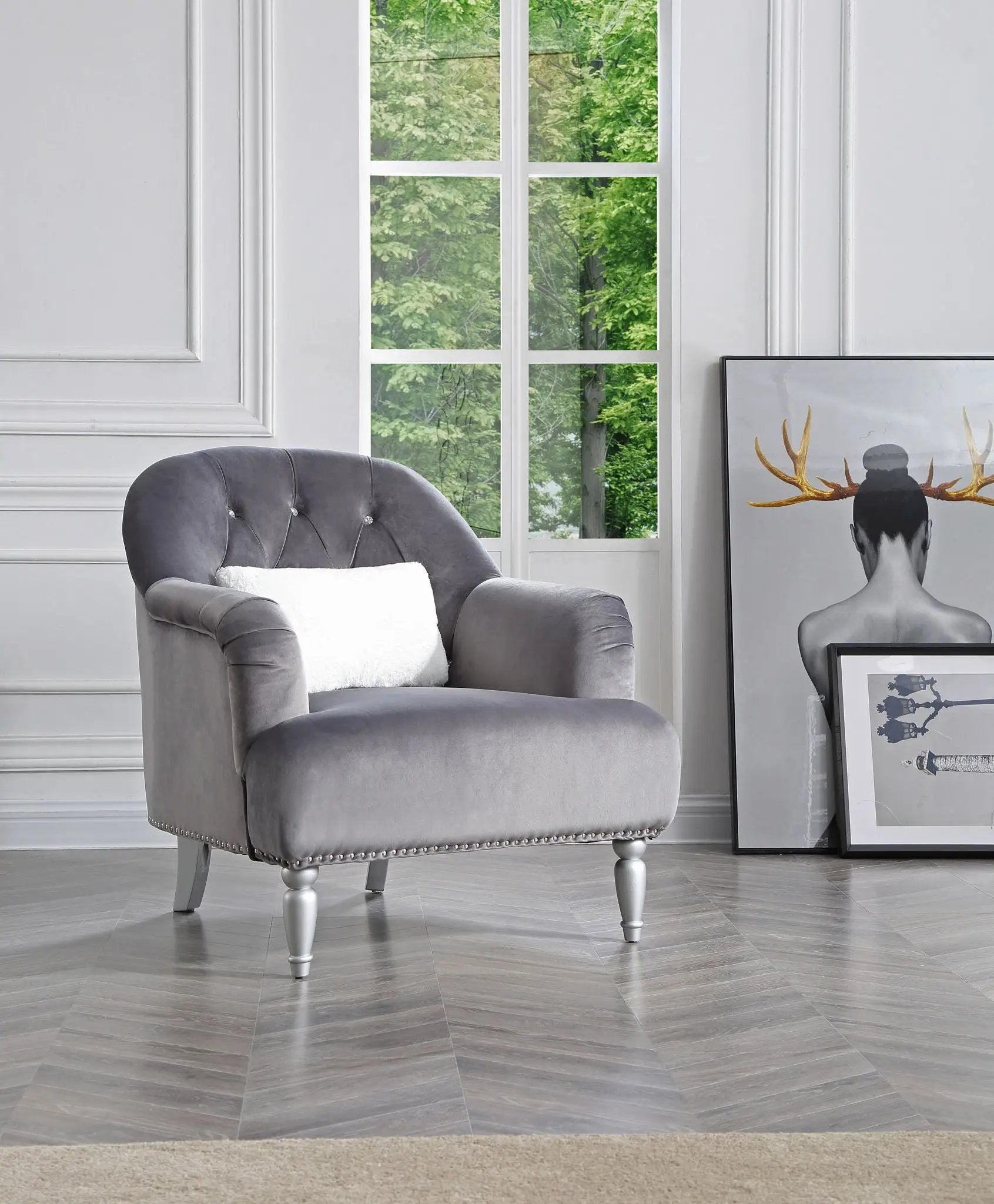 Elegant Traditional Armchair by HouseOfZazla