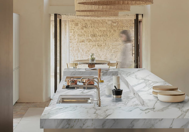 Calacatta Royale Sintered Stone Slab Polished Finish Random C01R room scene