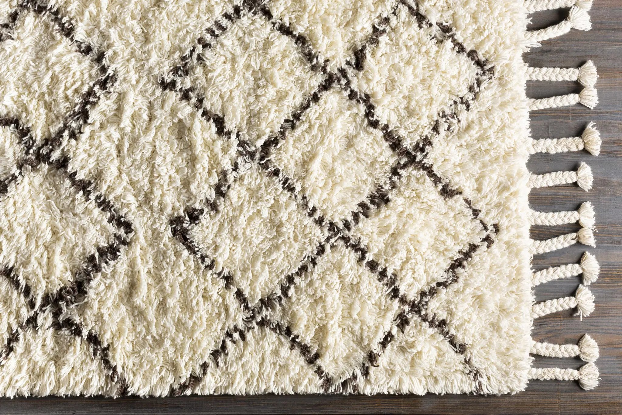 Catoosa White/Black Trellis Wool Rug - Clearance by Boutique Rugs