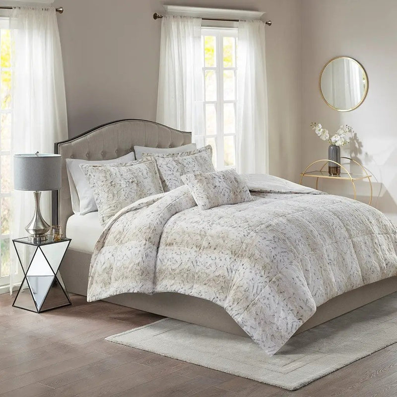 King 4PC Faux Fur Comforter Set by HouseOfZazla