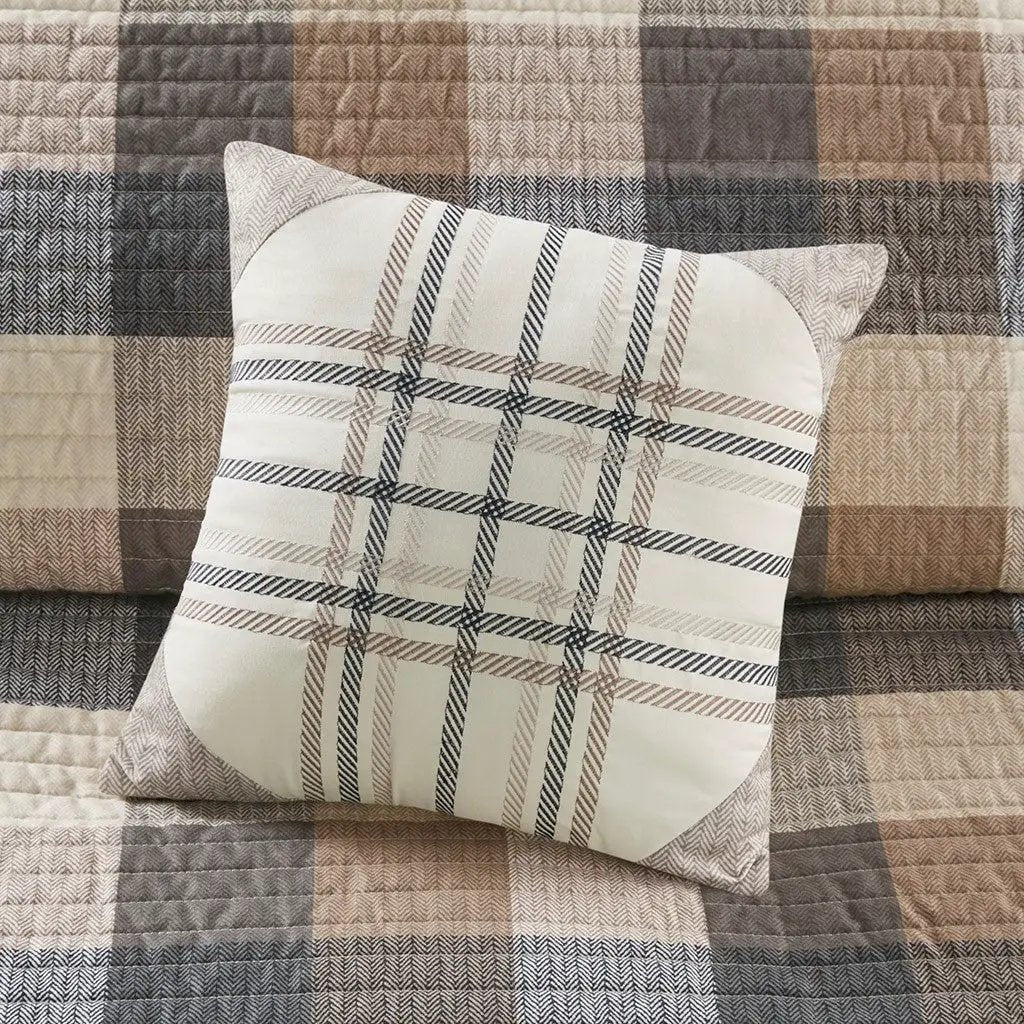 6 Piece Printed Herringbone Quilt Set with Throw Pillows by HouseOfZazla