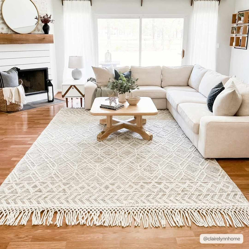 Ossun Wool Rug with Tassels by Boutique Rugs