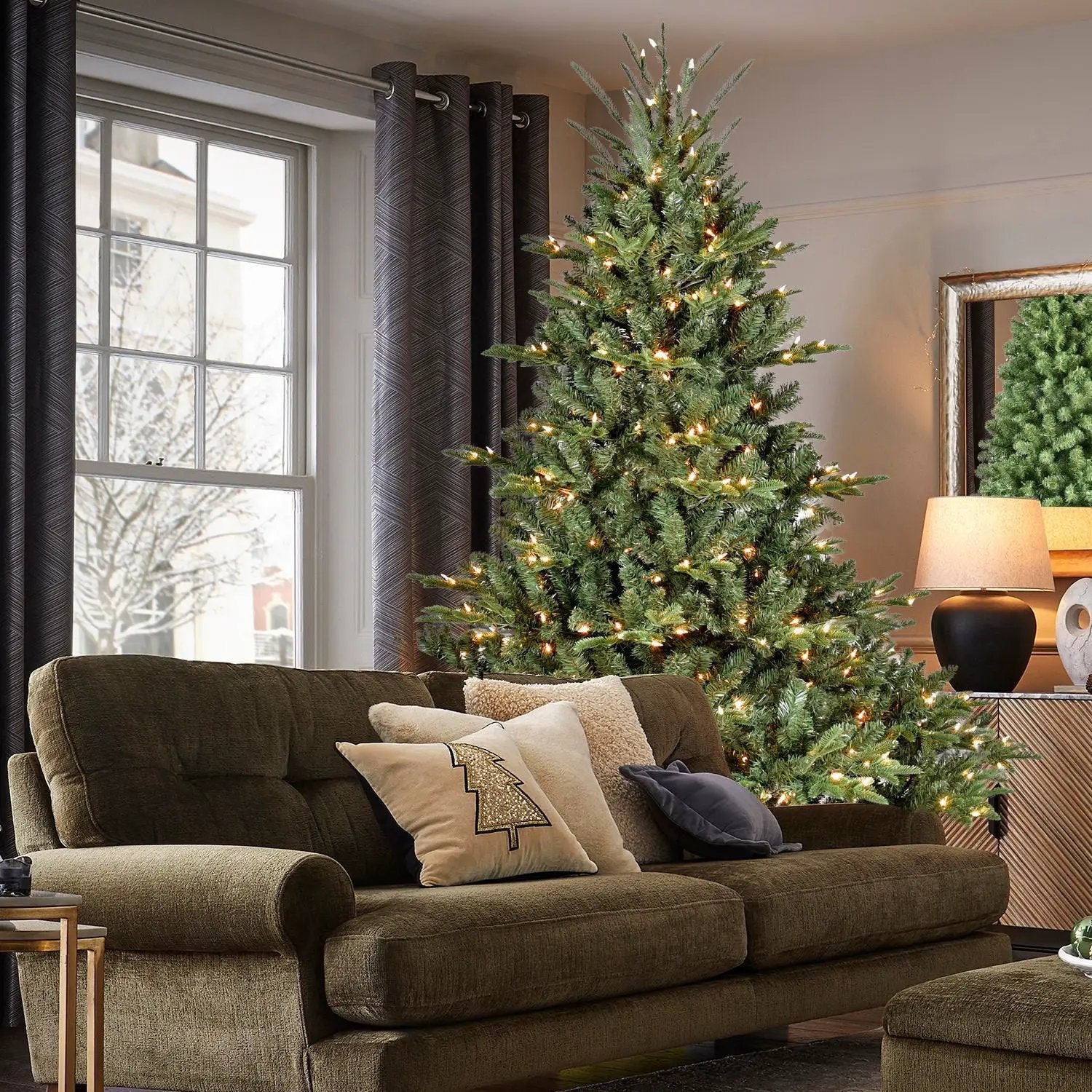 6FT Full-Shape Christmas Tree with 500 UL Lights by HouseOfZazla