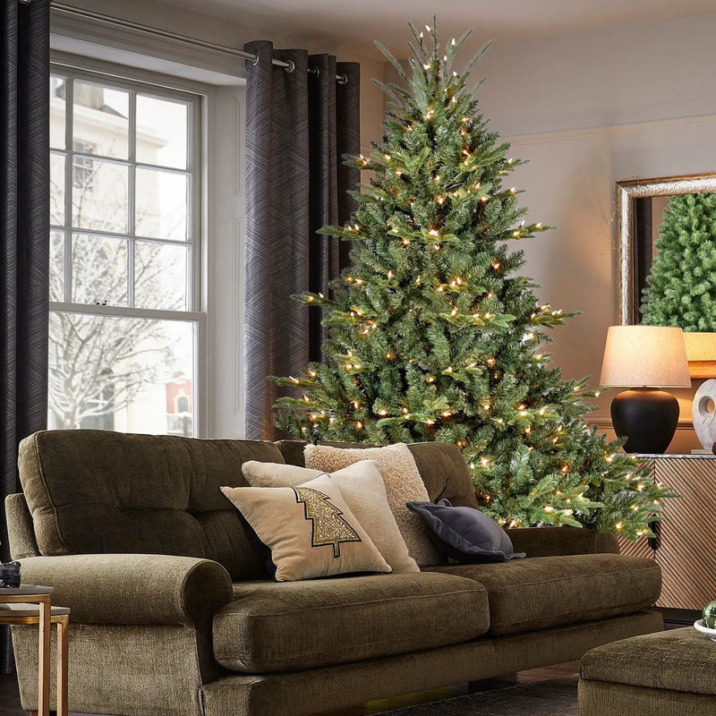 6FT Full-Shape Christmas Tree with 500 UL Lights by HouseOfZazla