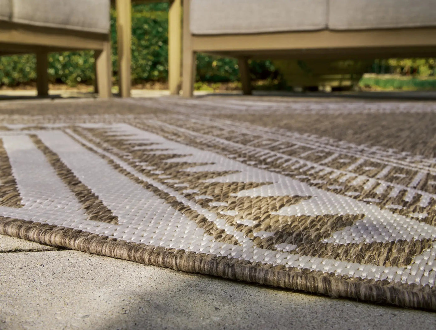 Dunsler - Rug by Unique Piece Furniture