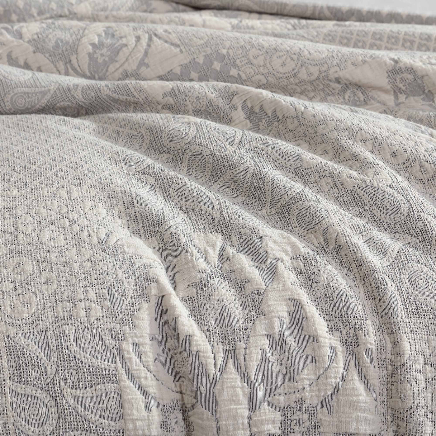 Paisley 3 Piece Ivory Cotton Matelassé Comforter Set by HouseOfZazla