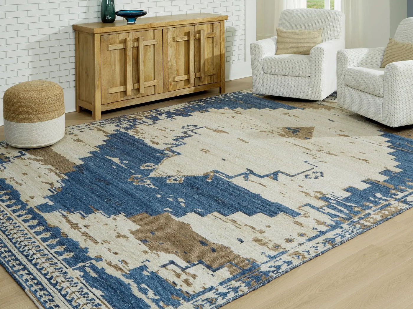 Varnler - Rug by Unique Piece Furniture