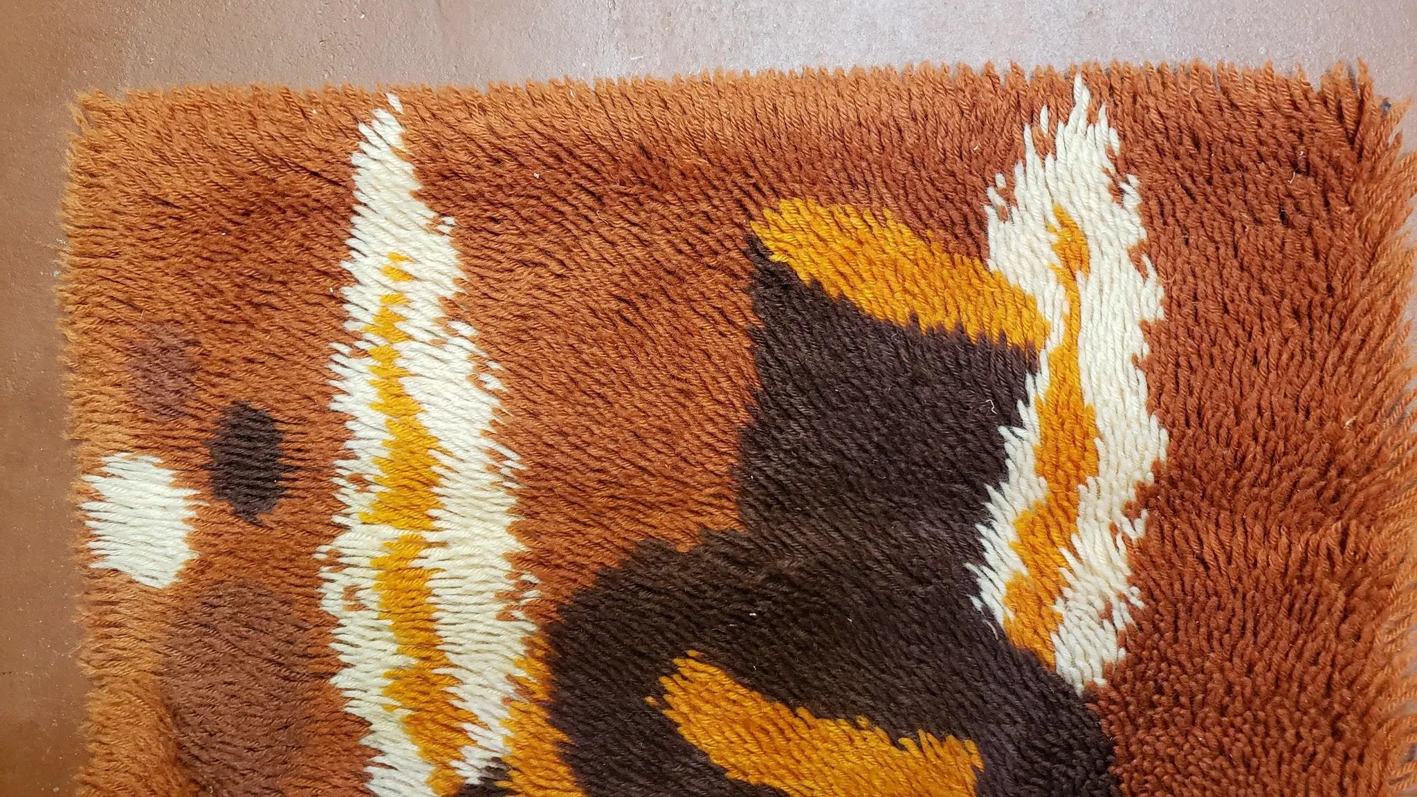 2x3 Rya Shag Rug Mid-Century Modern Danish Shag Rug 1960s Accent Rug Bunny Rabbit in Hat Dark Orange Small Shag Rug by Jewel Rugs