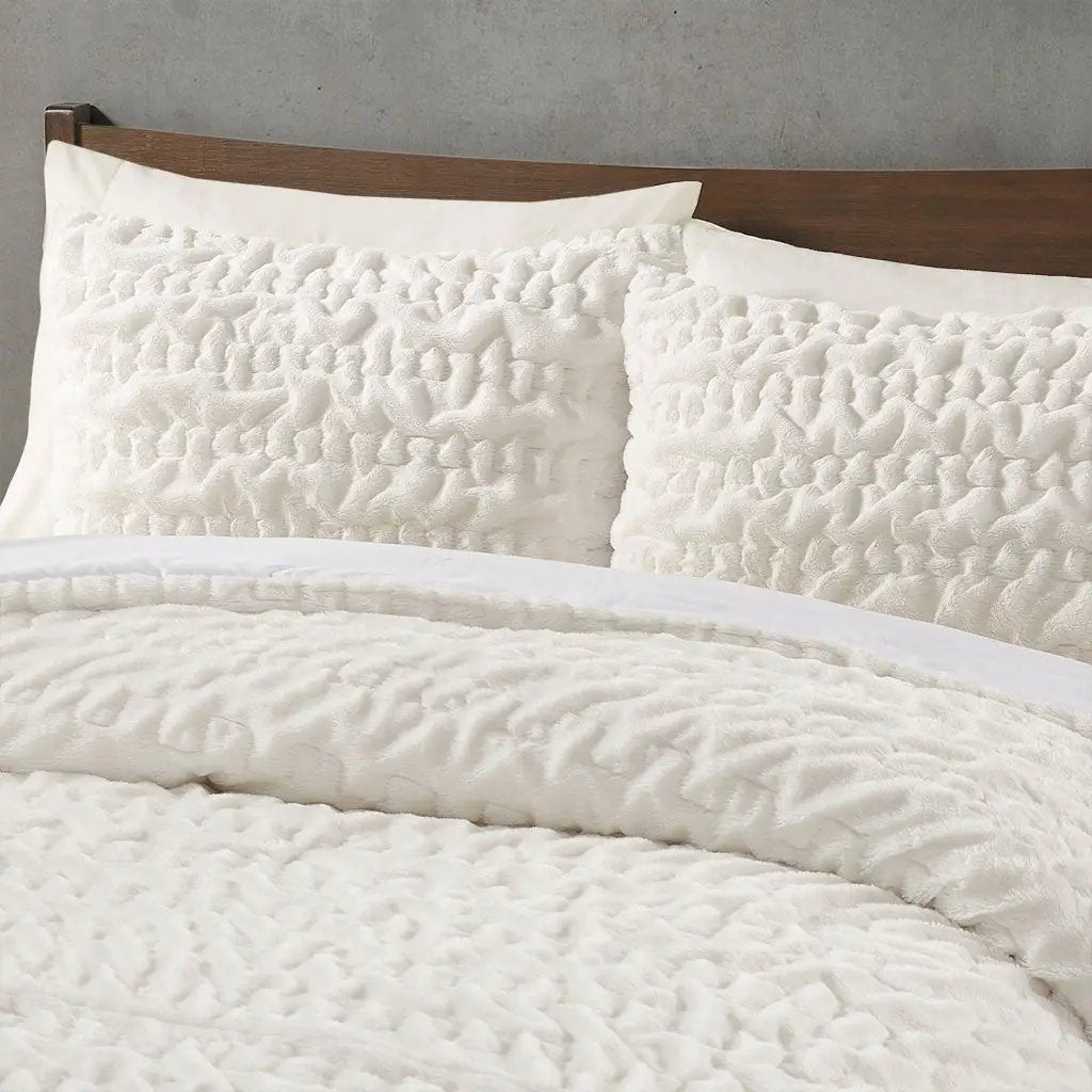 Full/Queen Ruched Fur Down Alternative Comforter Set by HouseOfZazla