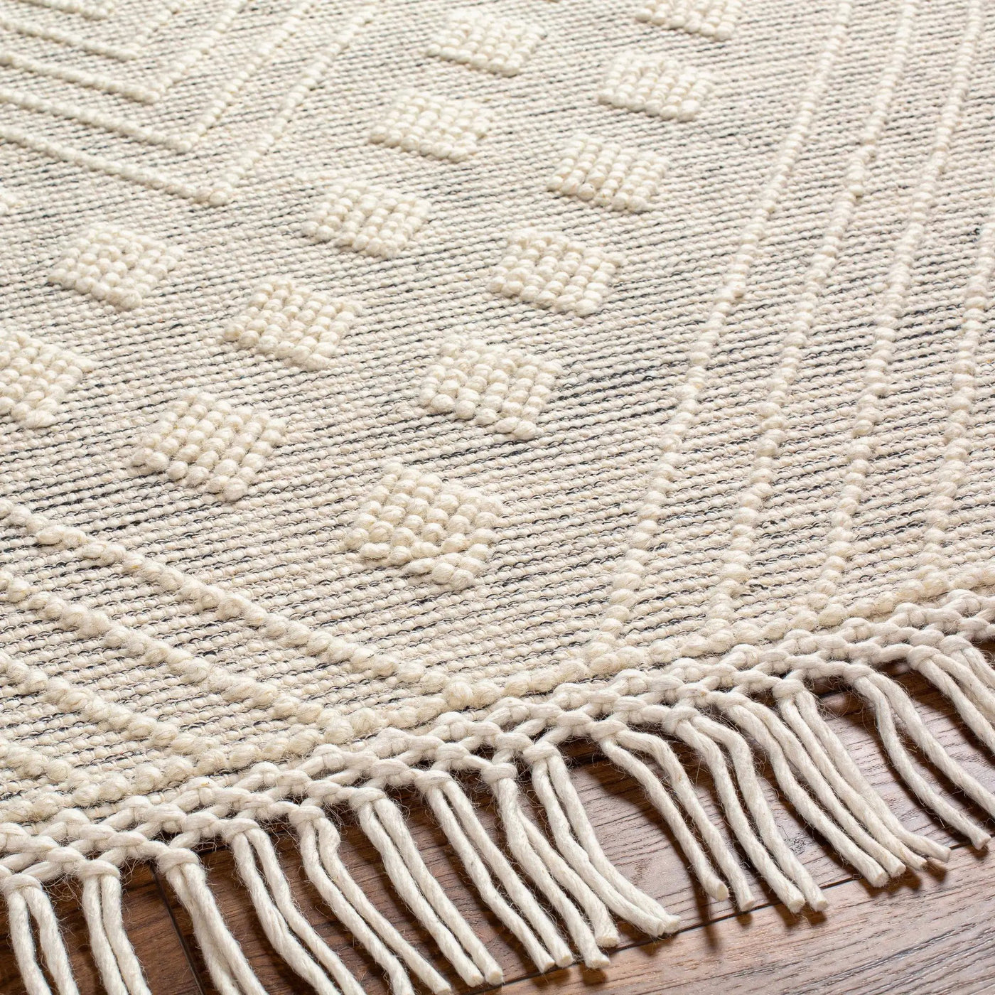 Dama Wool Rug with Tassels - Clearance by Boutique Rugs