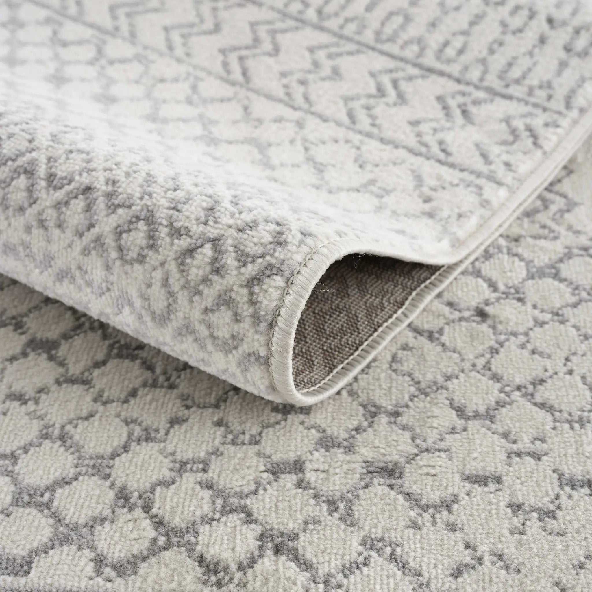 Tigri Aztec Ivory & Gray 2318 Area Rug - Clearance by Boutique Rugs
