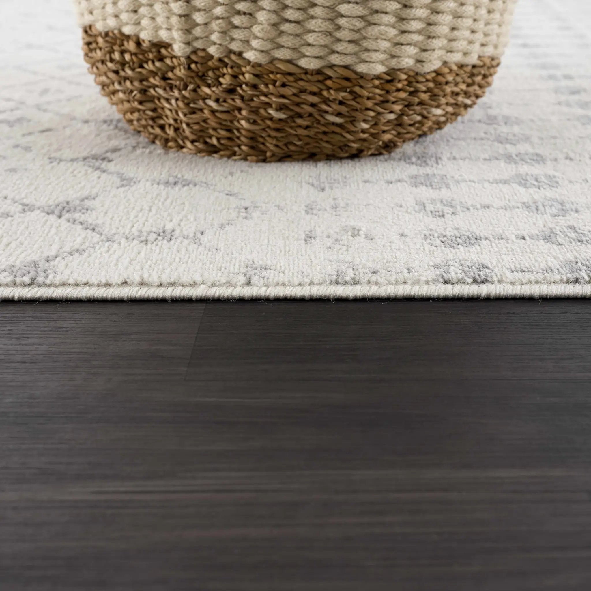 Tigrican Ivory 2331 Area Rug - Clearance by Boutique Rugs