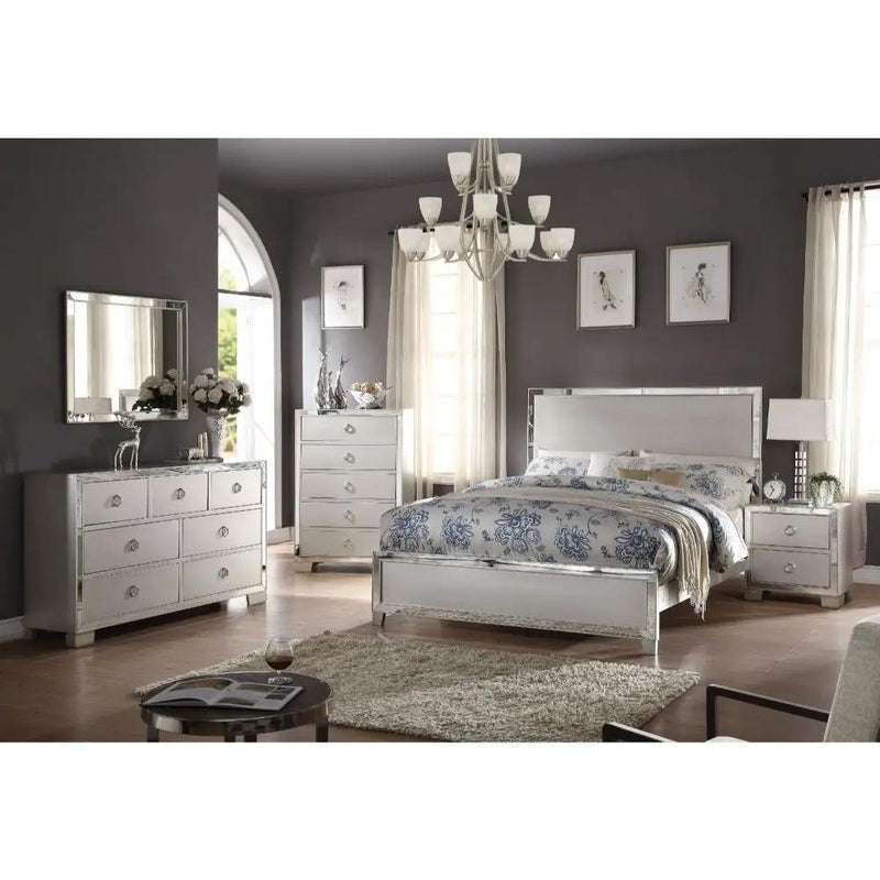 Voeville II - Bed (Wooden HB) by Unique Piece Furniture