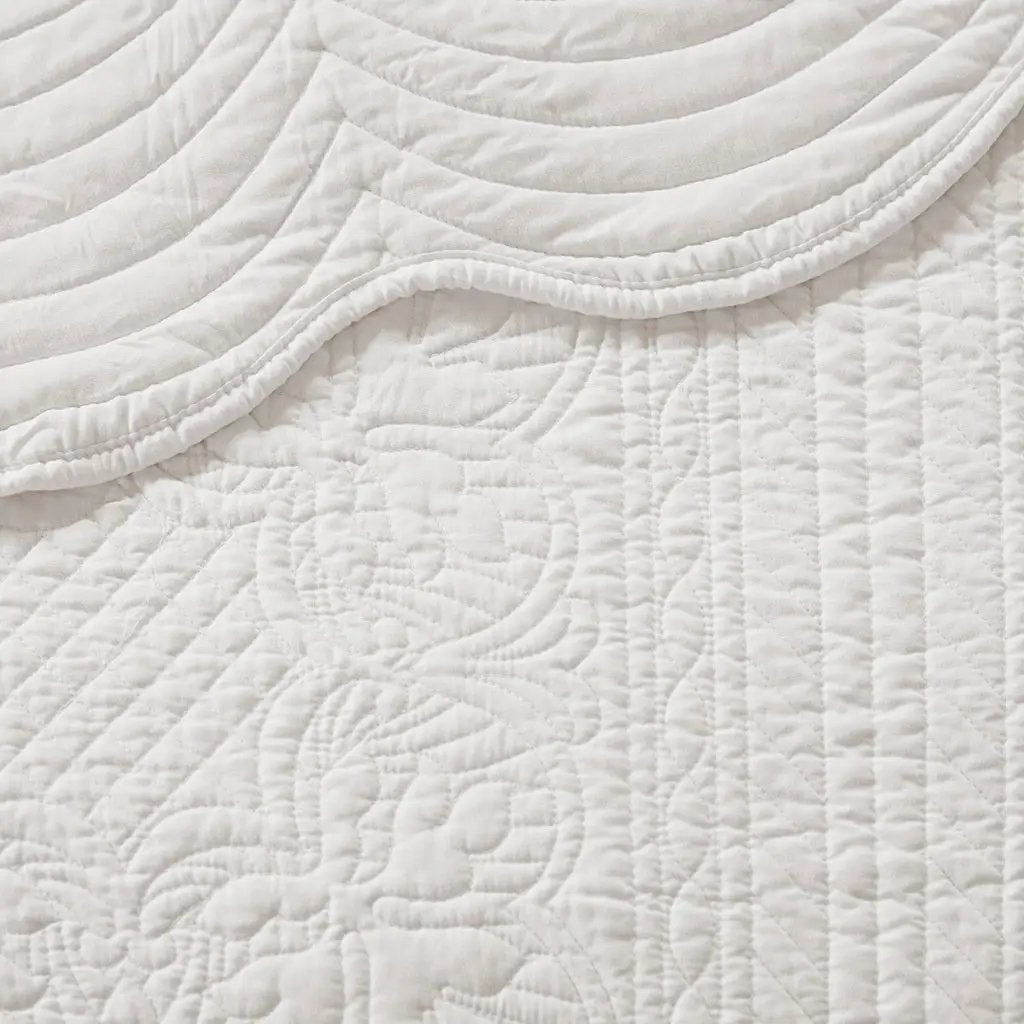 3 Piece Reversible Scalloped Edge Quilt Set White King/Cal King by HouseOfZazla