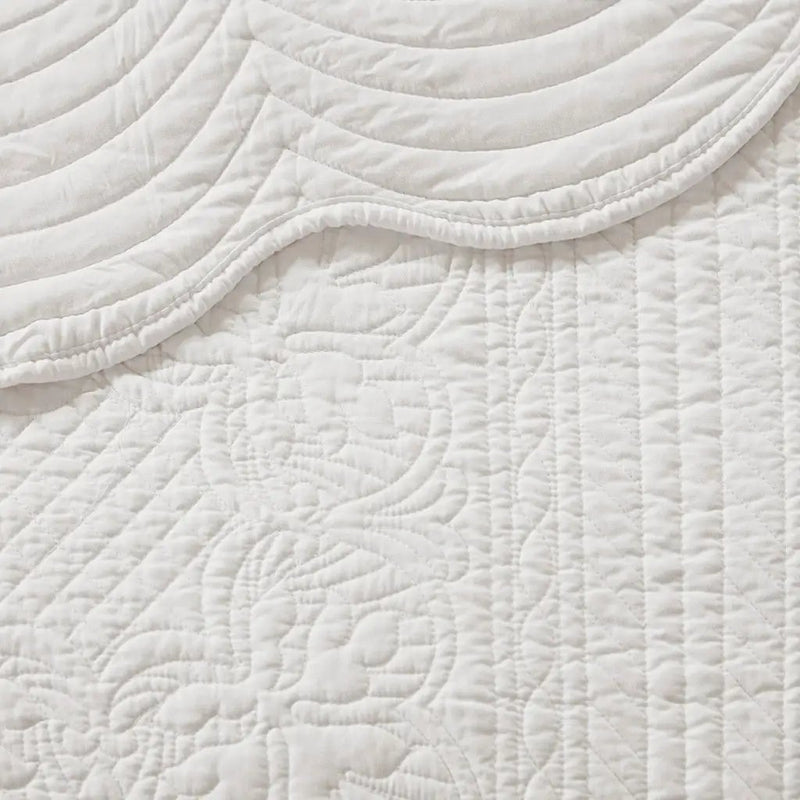 3 Piece Reversible Scalloped Edge Quilt Set White King/Cal King by HouseOfZazla