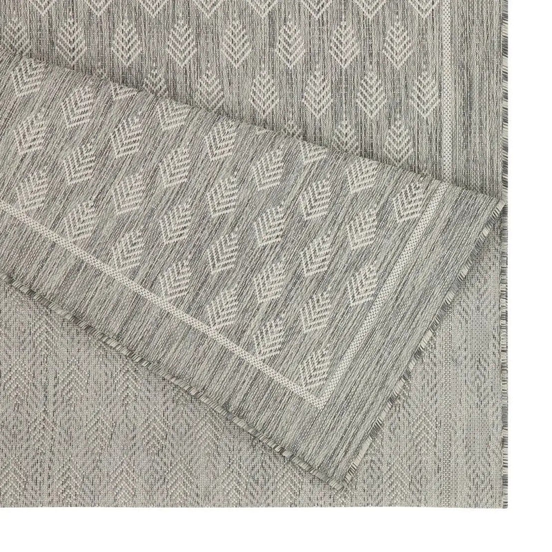 Sunshine - 5'3" X 7'3" Indoor, Outdoor Polypropylene Area Rug - Silver by HouseOfZazla