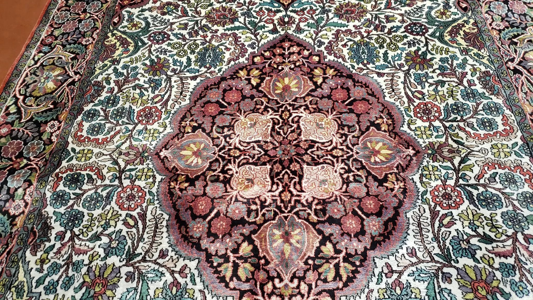 Indian Kashmiri Silk Rug 6x10, Ivory, Floral Medallion by Jewel Rugs