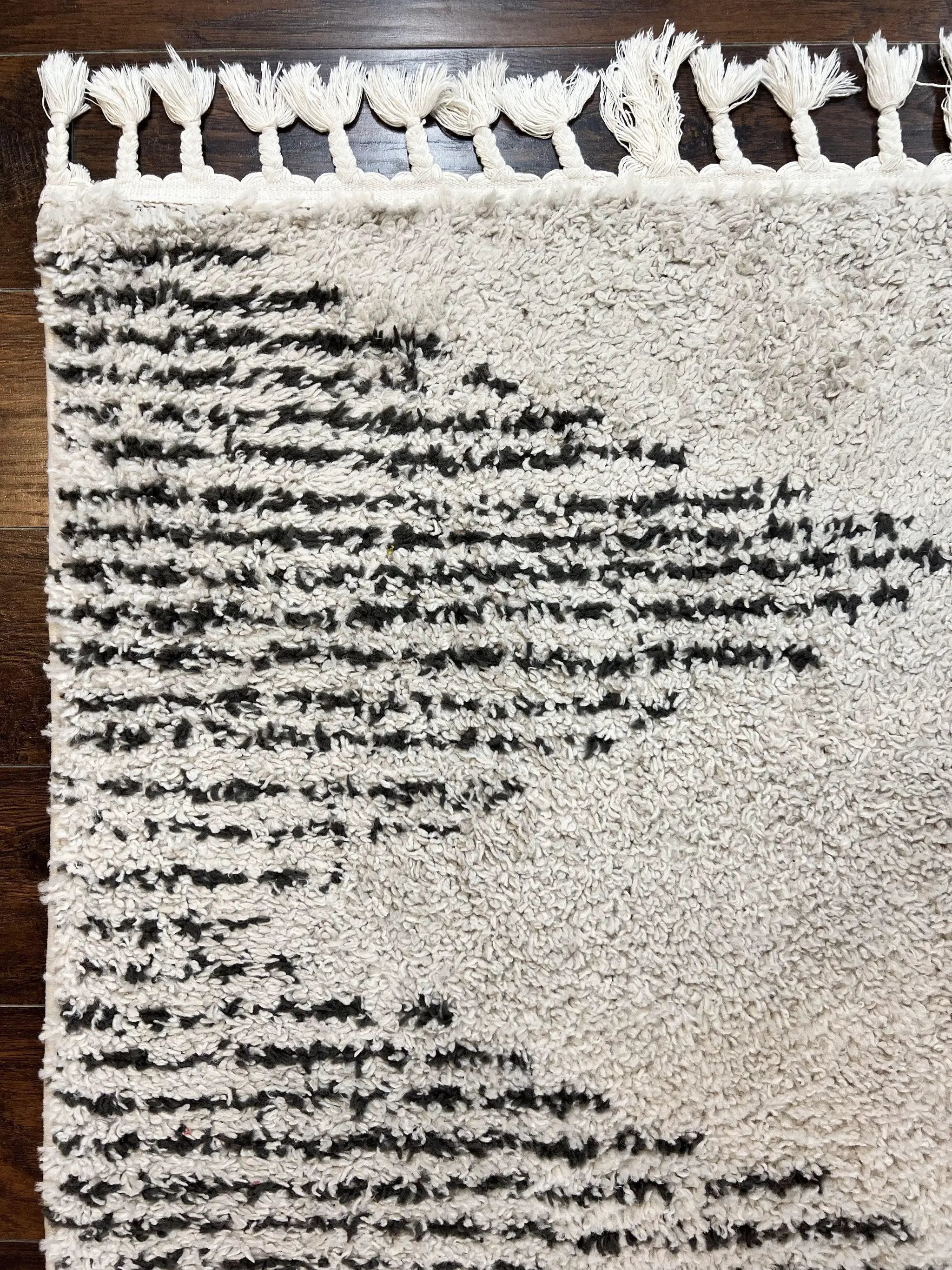 Shag Rug 5x8, Off White and Black Modern Contemporary Shag Area Rug, Moroccan Style Rug 5 x 8 ft, Medium Sized Rug, nuLoom Rug by Jewel Rugs