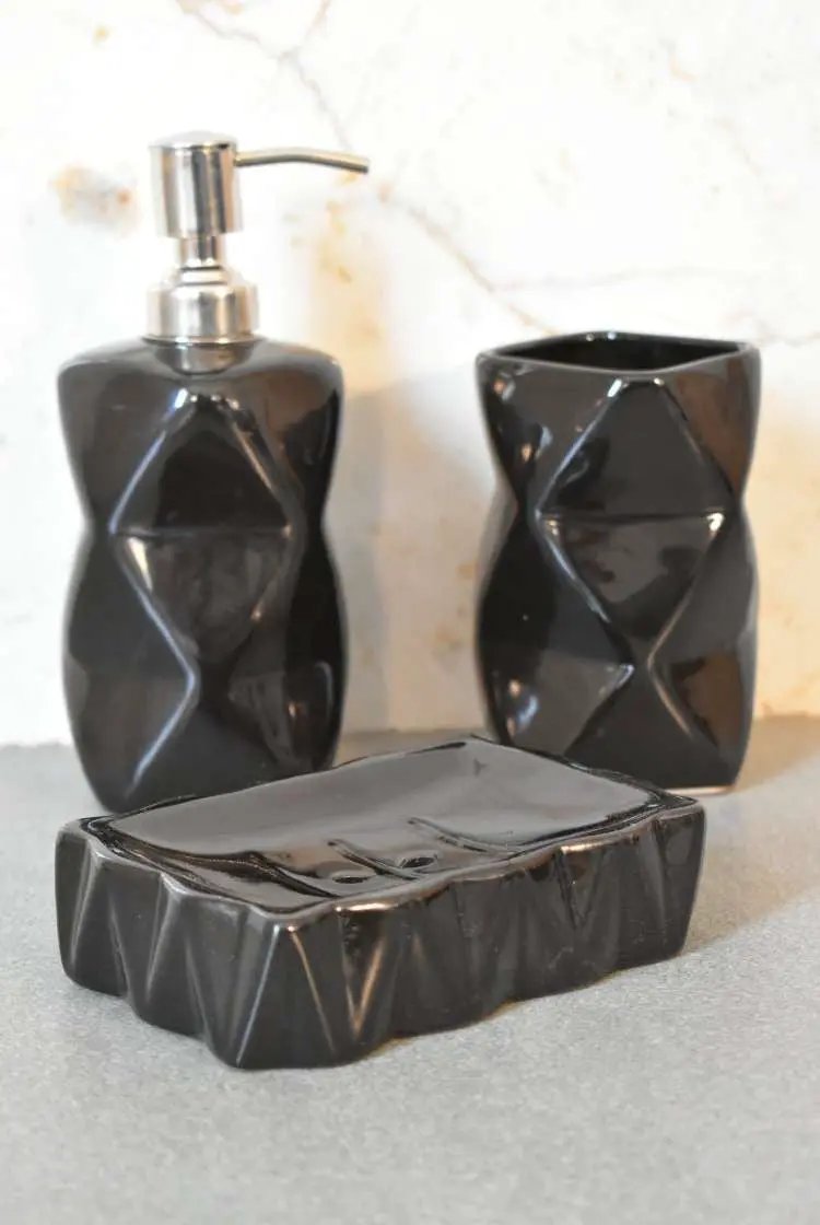 Sindri Bathroom Accessories Set by HouseOfZazla