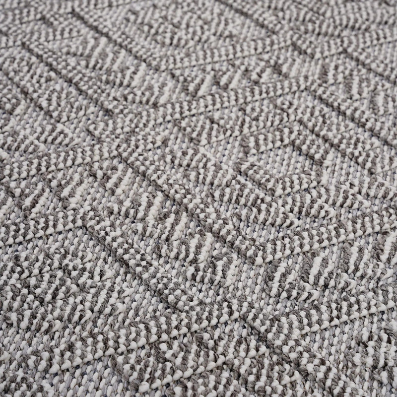 Guros - 8' X 10' Traditional Indoor / Outdoor Area Rug - White by HouseOfZazla