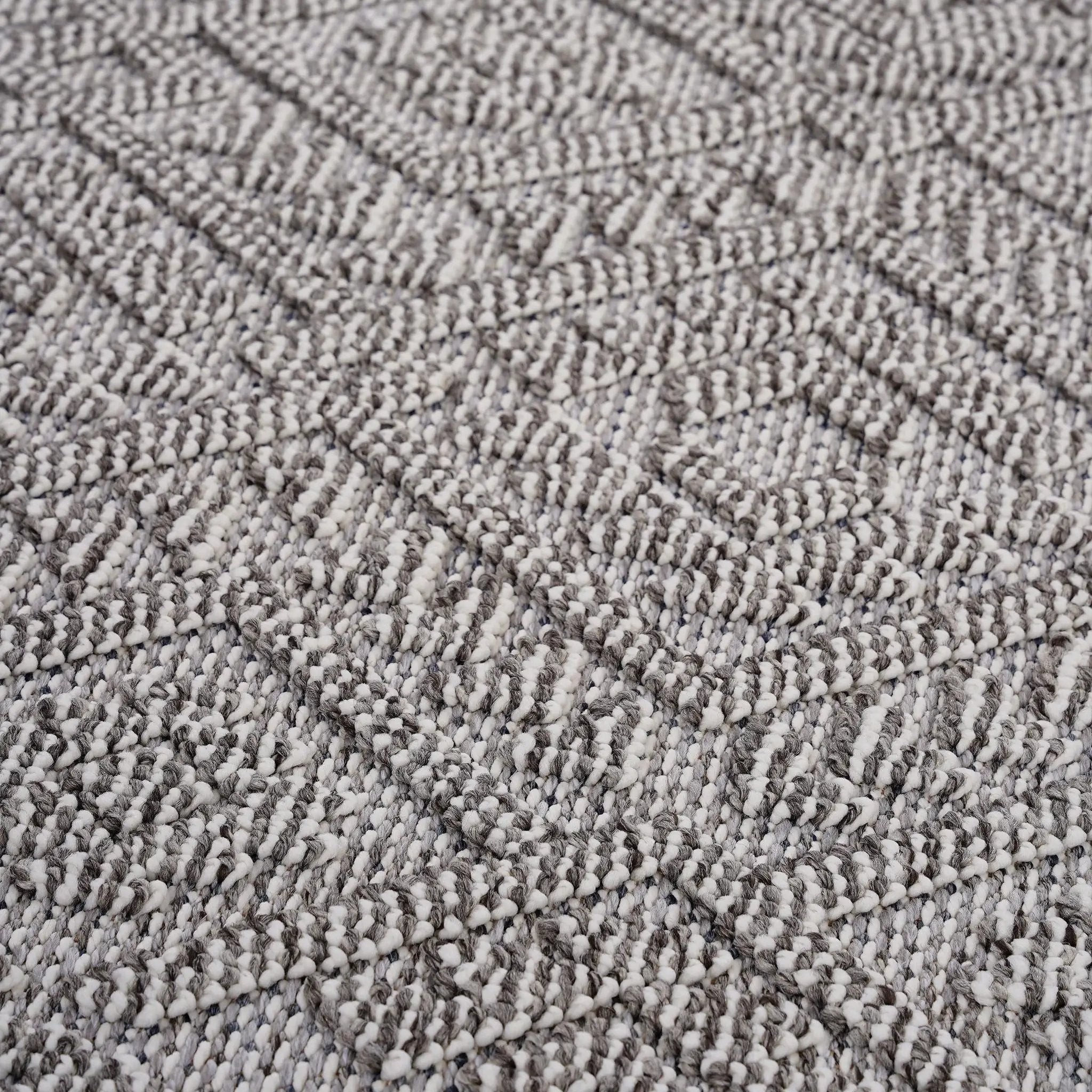 Guros - 6' X 9' Traditional Indoor / Outdoor Area Rug - White by Unique Piece Furniture