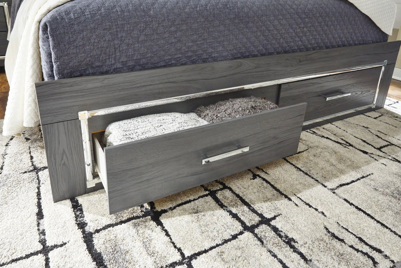 Lodanna - Storage Bed Set by Unique Piece Furniture