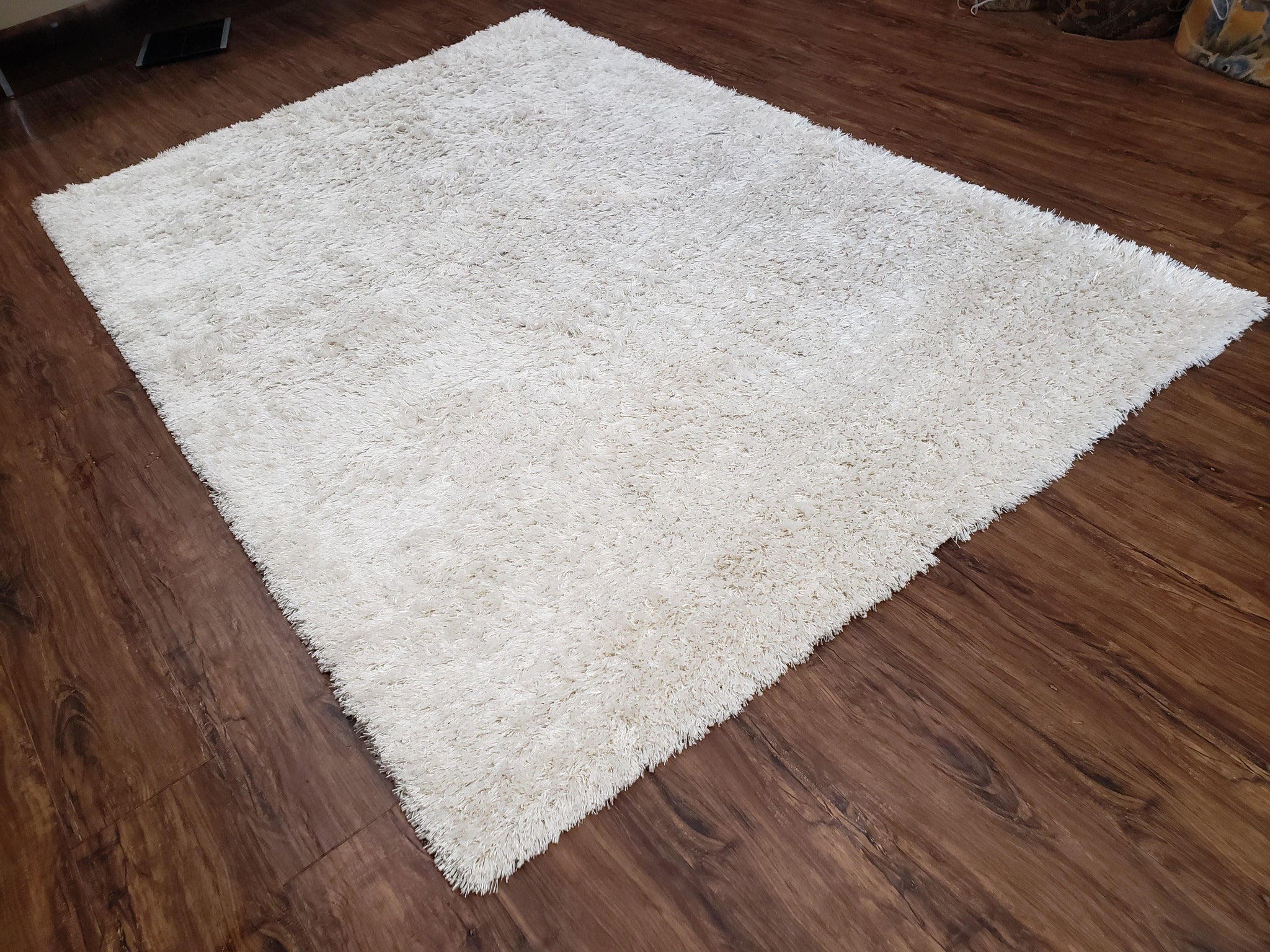 Safavieh Shag Rug 5x8, Pearl White Color, Isaac Mizrachi Shag Collection 5x7 Carpet, High Pile Soft Fluffly Bedroom Rug, Living Room Rug by Jewel Rugs