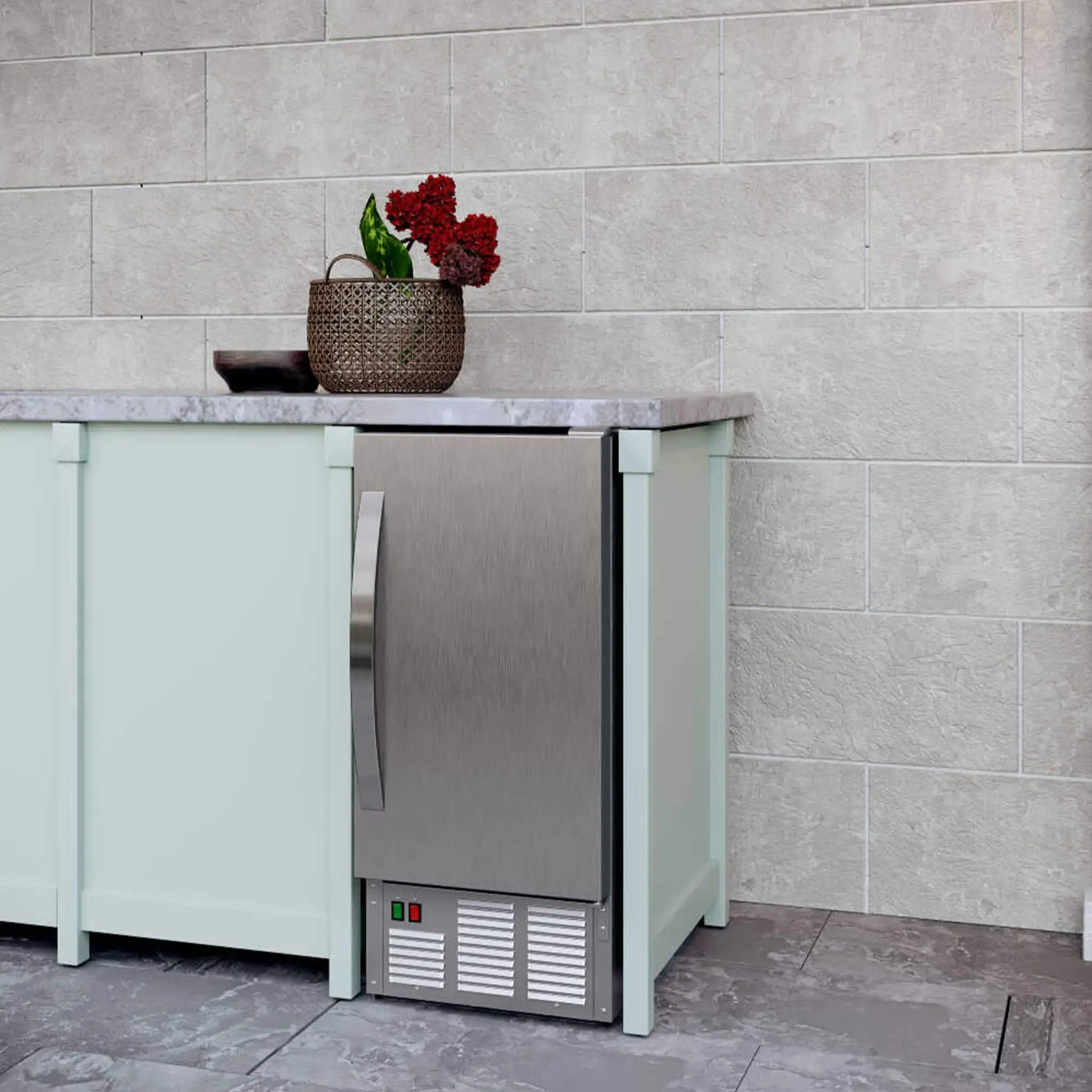 Edgestar 15-Inch Outdoor Undercounter Ice Maker W/ 50 LBS Daily Ice Production [OIM450SS] (SAK84720) by SAKSBY WHOLESALE