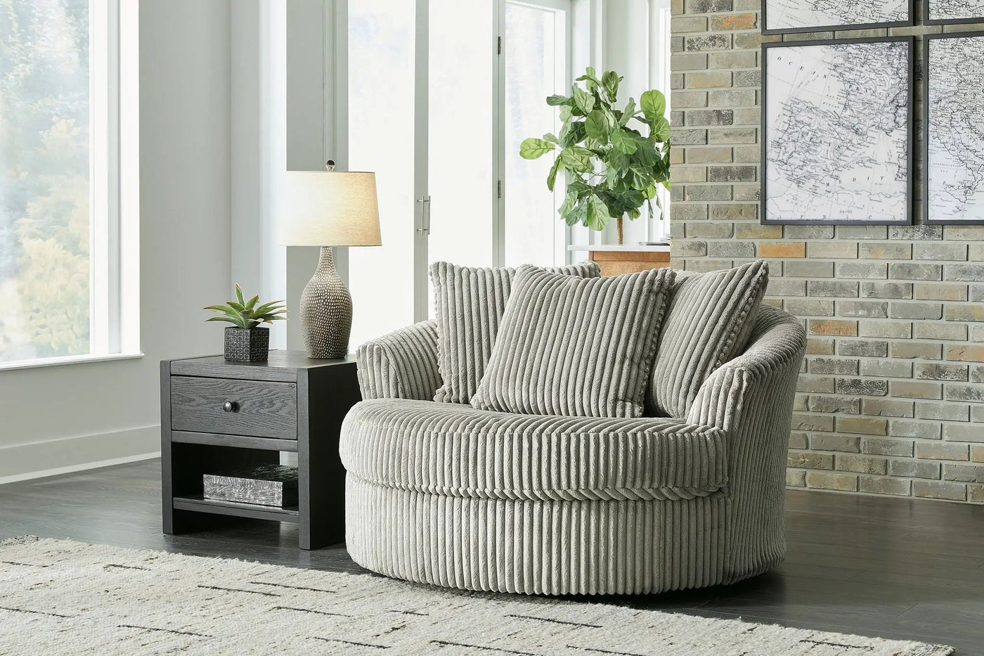 Lindyn - Oversized Swivel Accent Chair by Unique Piece Furniture