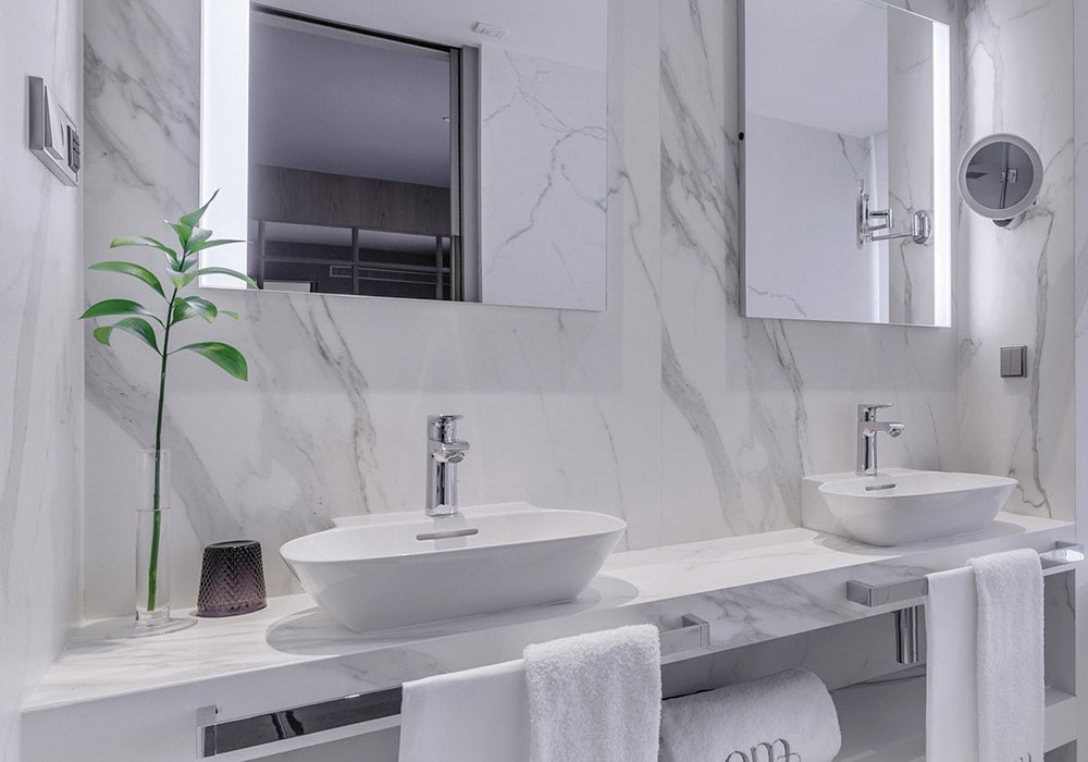 Estatuario Polished Sintered Stone Slab 125x63 E01 room scene