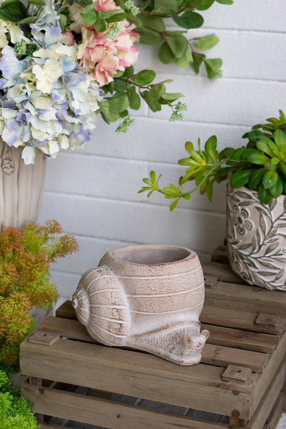 Decorative Sand and Cement Snail Planter, 8.3 x 7 x 4.7 Inch, Beige