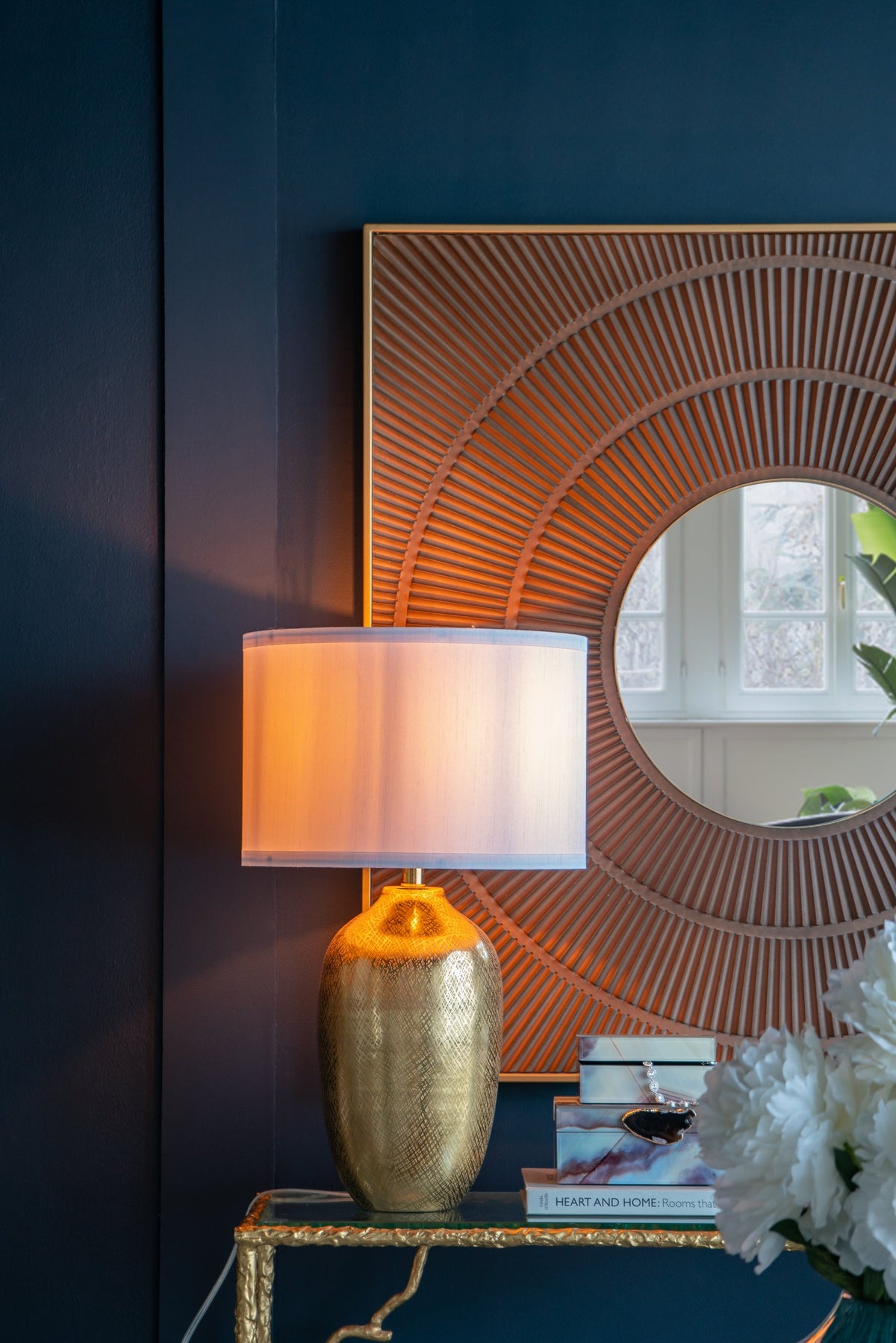 Round Aluminum Table Lamp with White Fabric Shade - Gold, photo 9 of 15