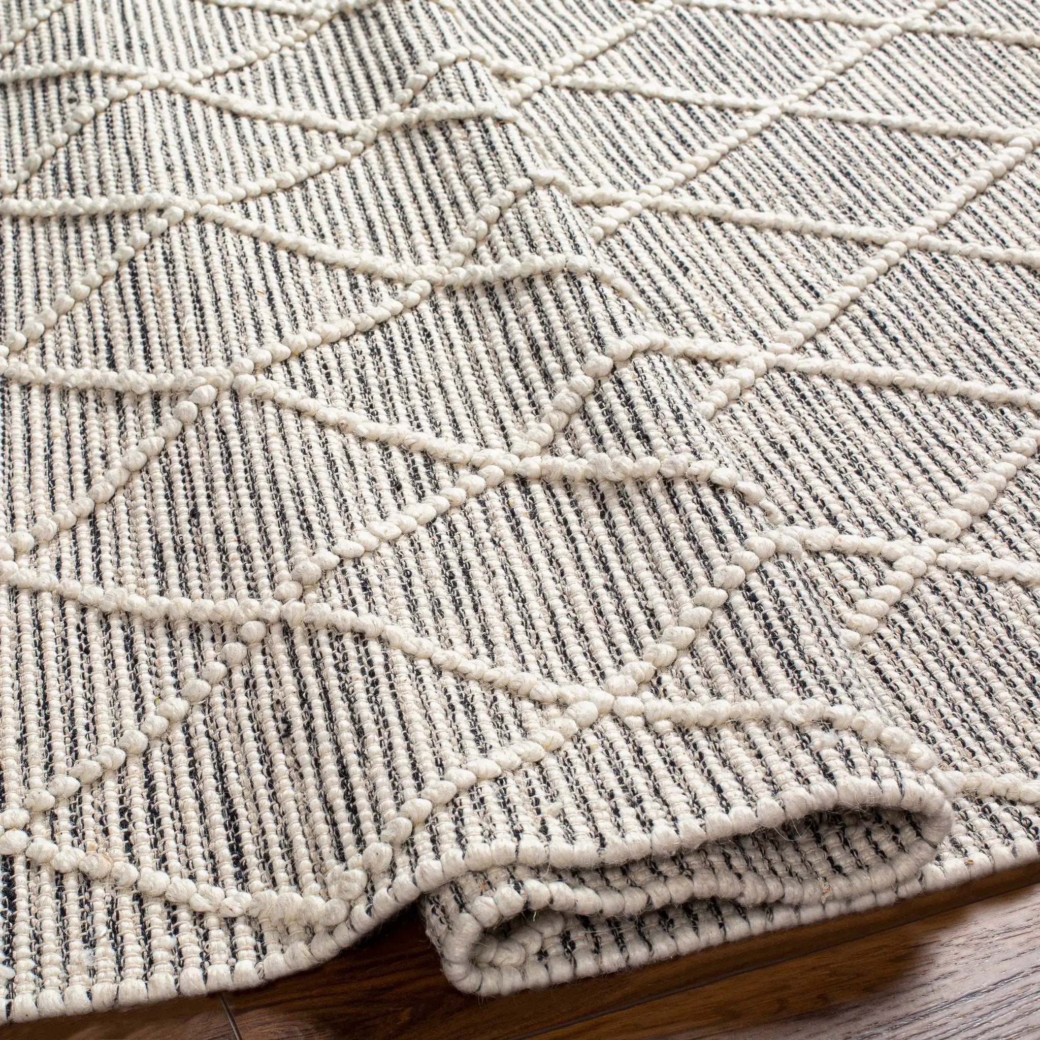 Ezria Wool Rug with Tassels - Clearance by Boutique Rugs