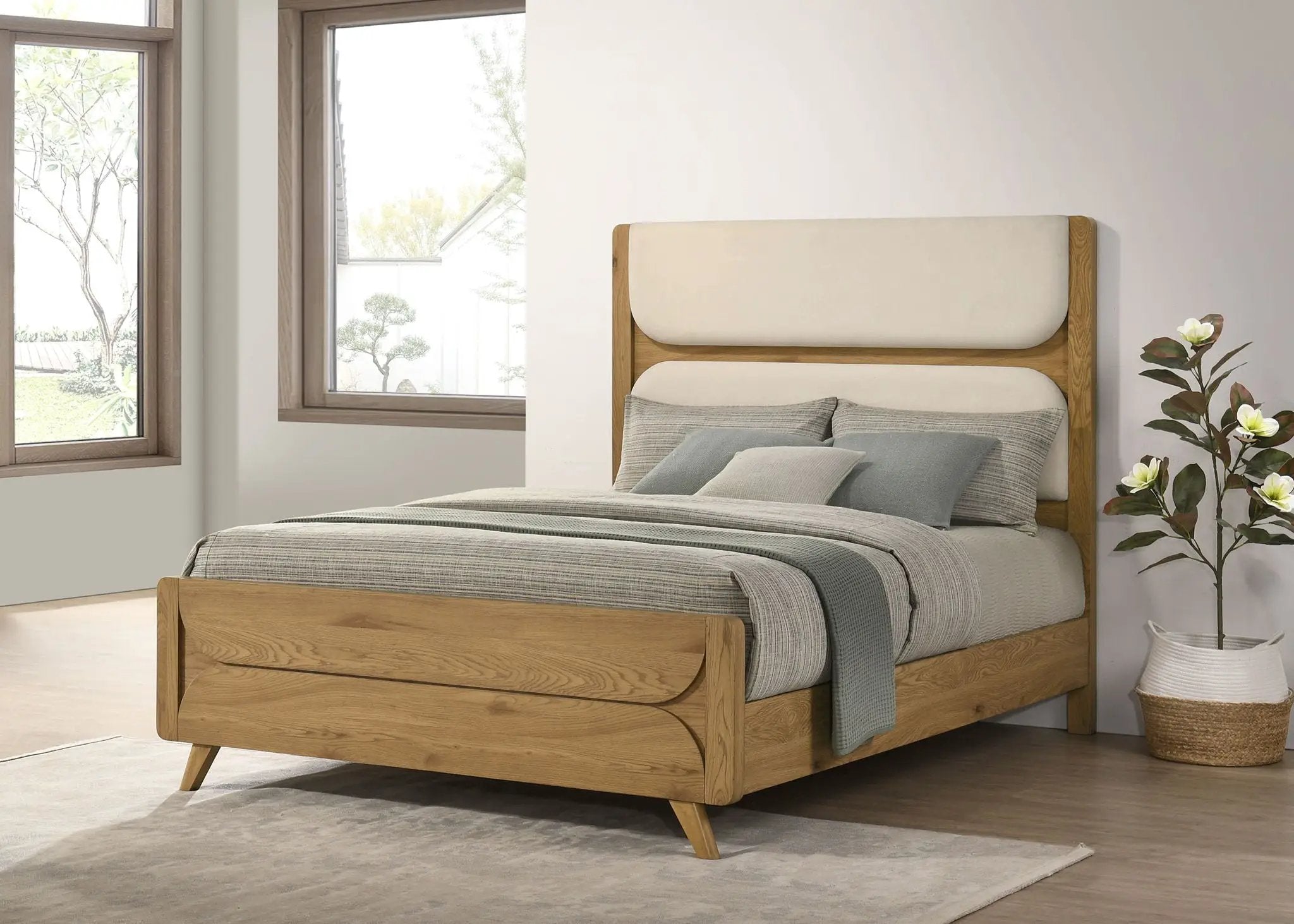Bennett 62-inch Queen Upholstered Panel Bed Cream and Light Oak by Unique Piece Furniture