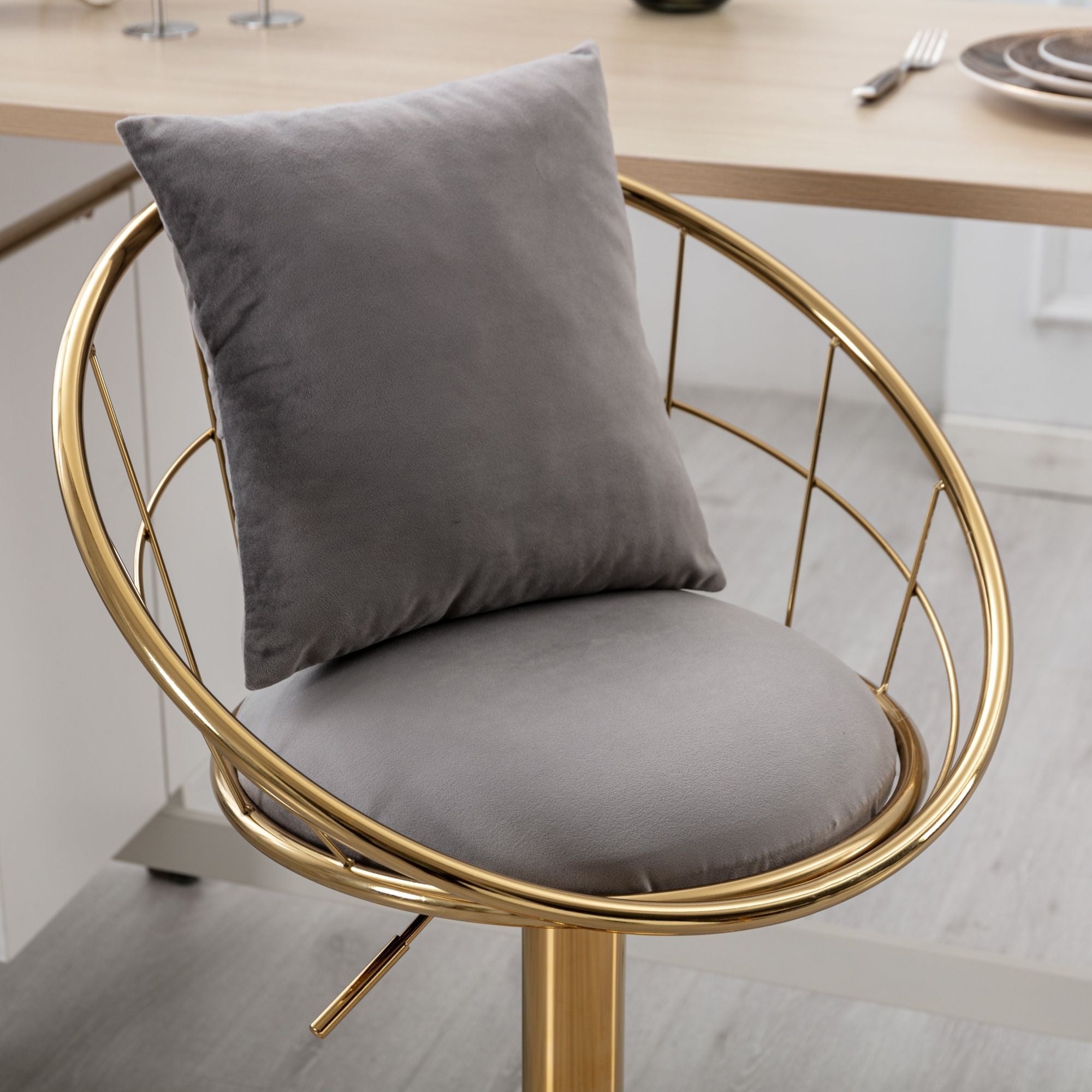 Unique Design Bar Chair, 360 Degree Rotation, Adjustable Height, Suitable For Dining Room And Bar by HouseOfZazla