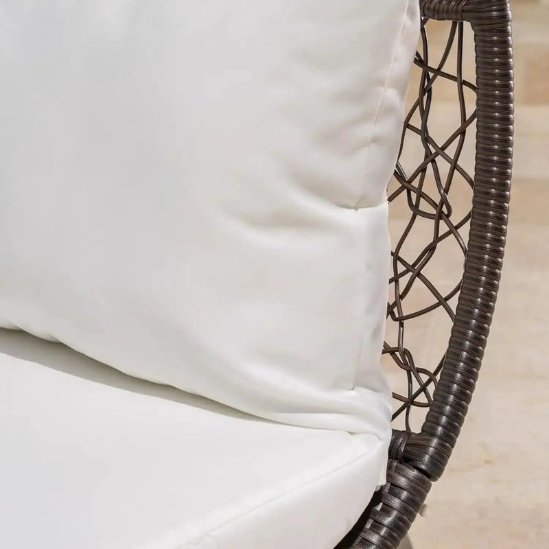 Abigal Outdoor Wicker Daybed With Cushion by HouseOfZazla