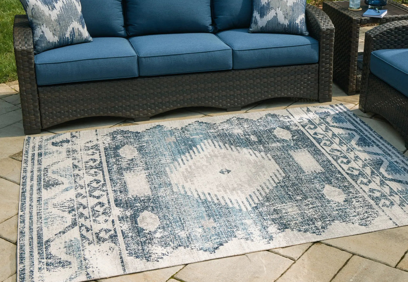 Daddridge - Rug by Unique Piece Furniture