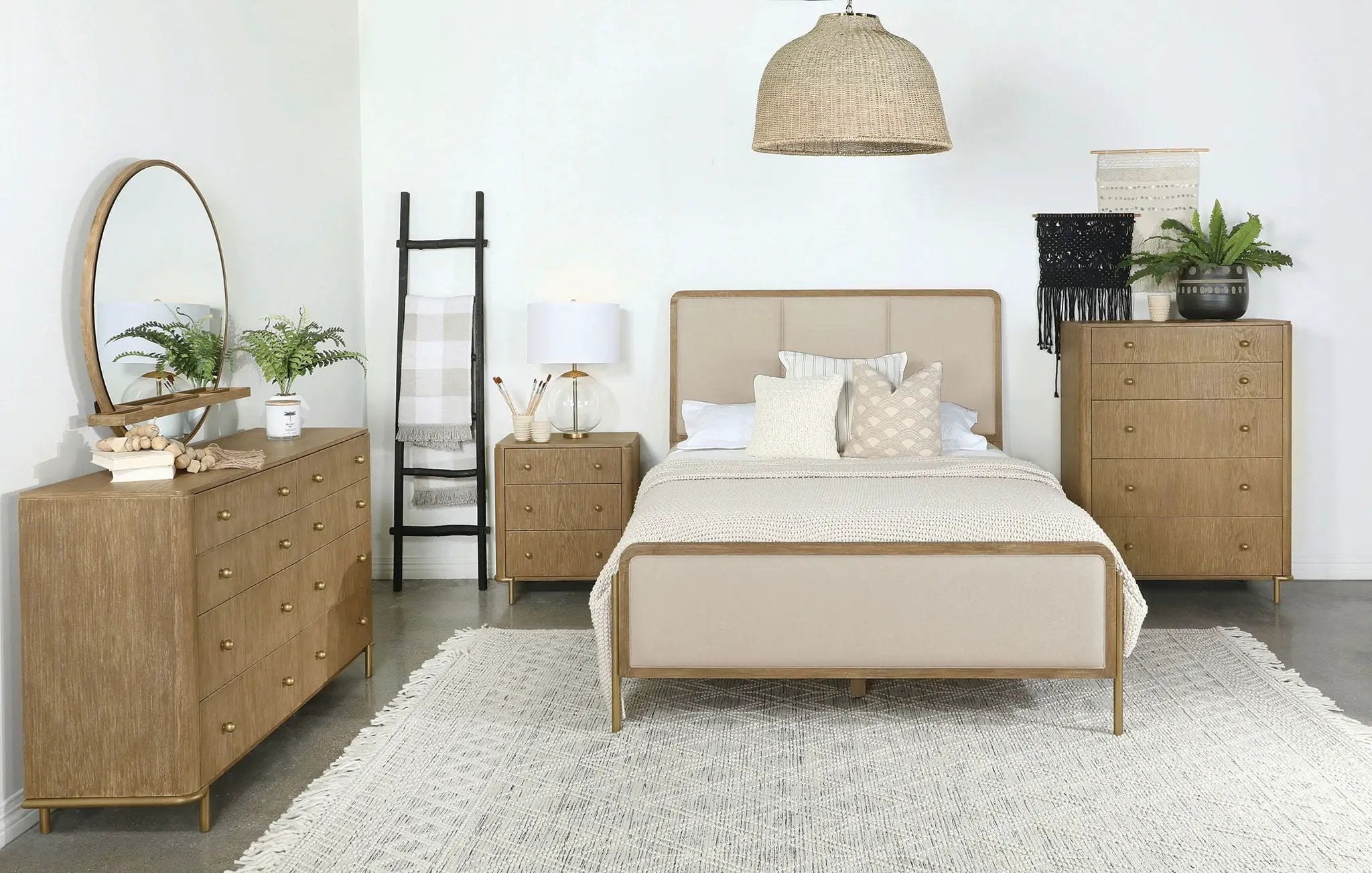 Arini 5-piece Queen Bedroom Set Cream and Sand Wash by Unique Piece Furniture
