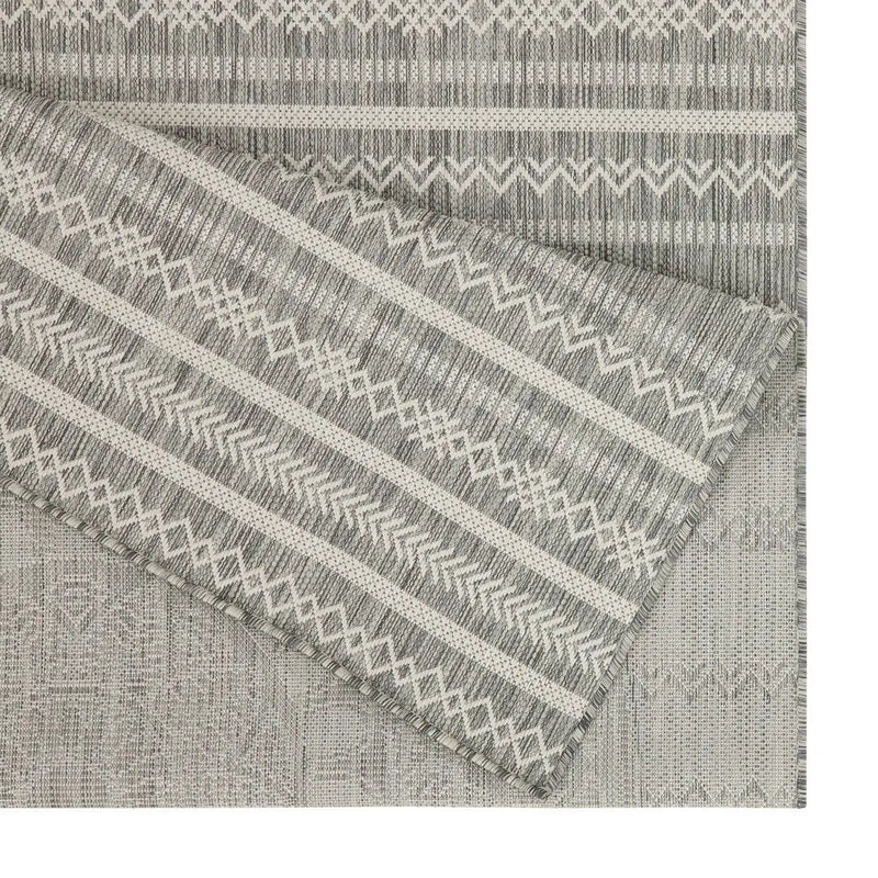 Sunshine - 5'3" X 7'3" Indoor, Outdoor Area Rug - Silver - Polypropylene by HouseOfZazla