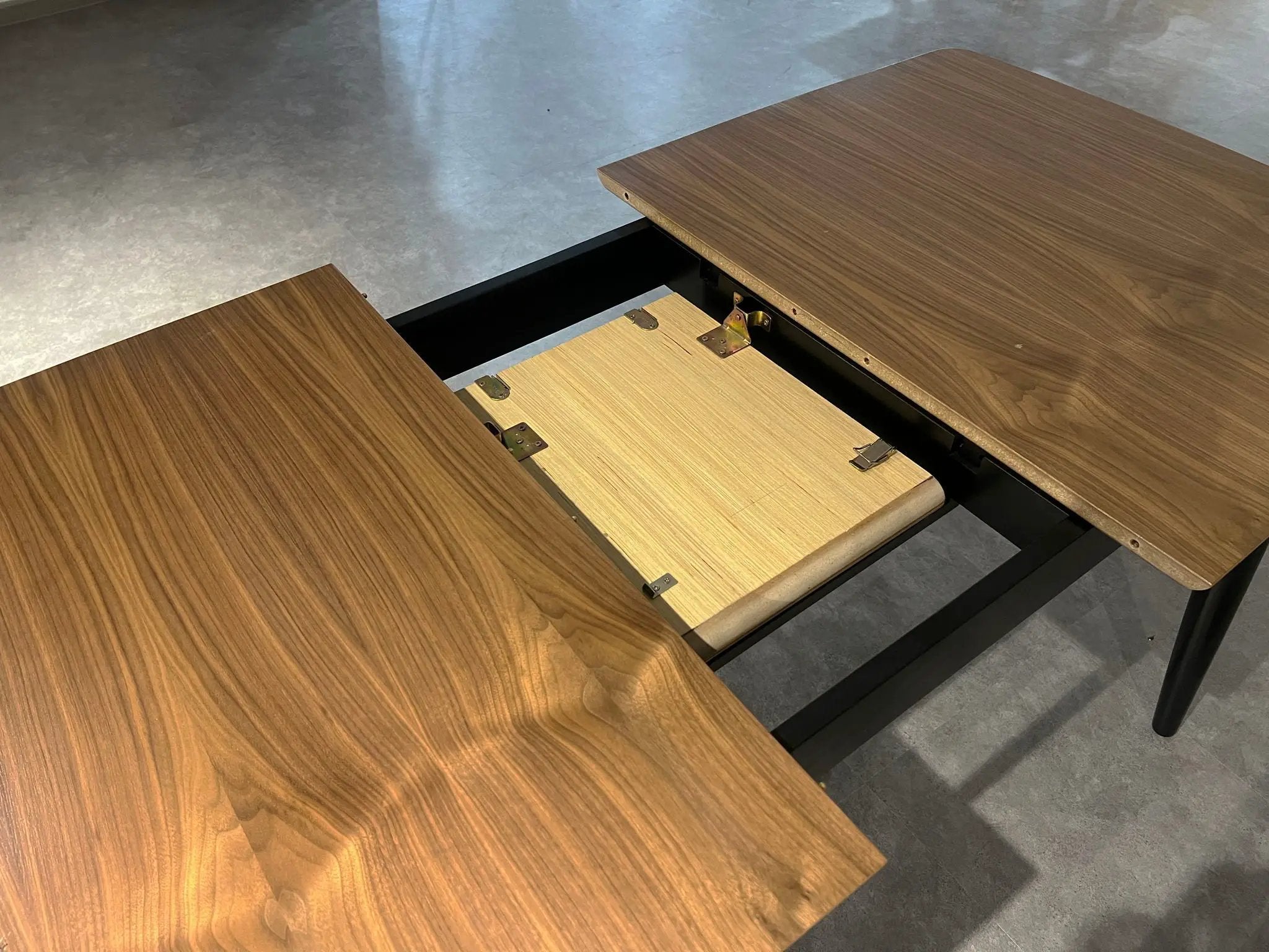 Lanae - Dining Table (Extension Bufferfly Leaf) - Natural / Black by Unique Piece Furniture